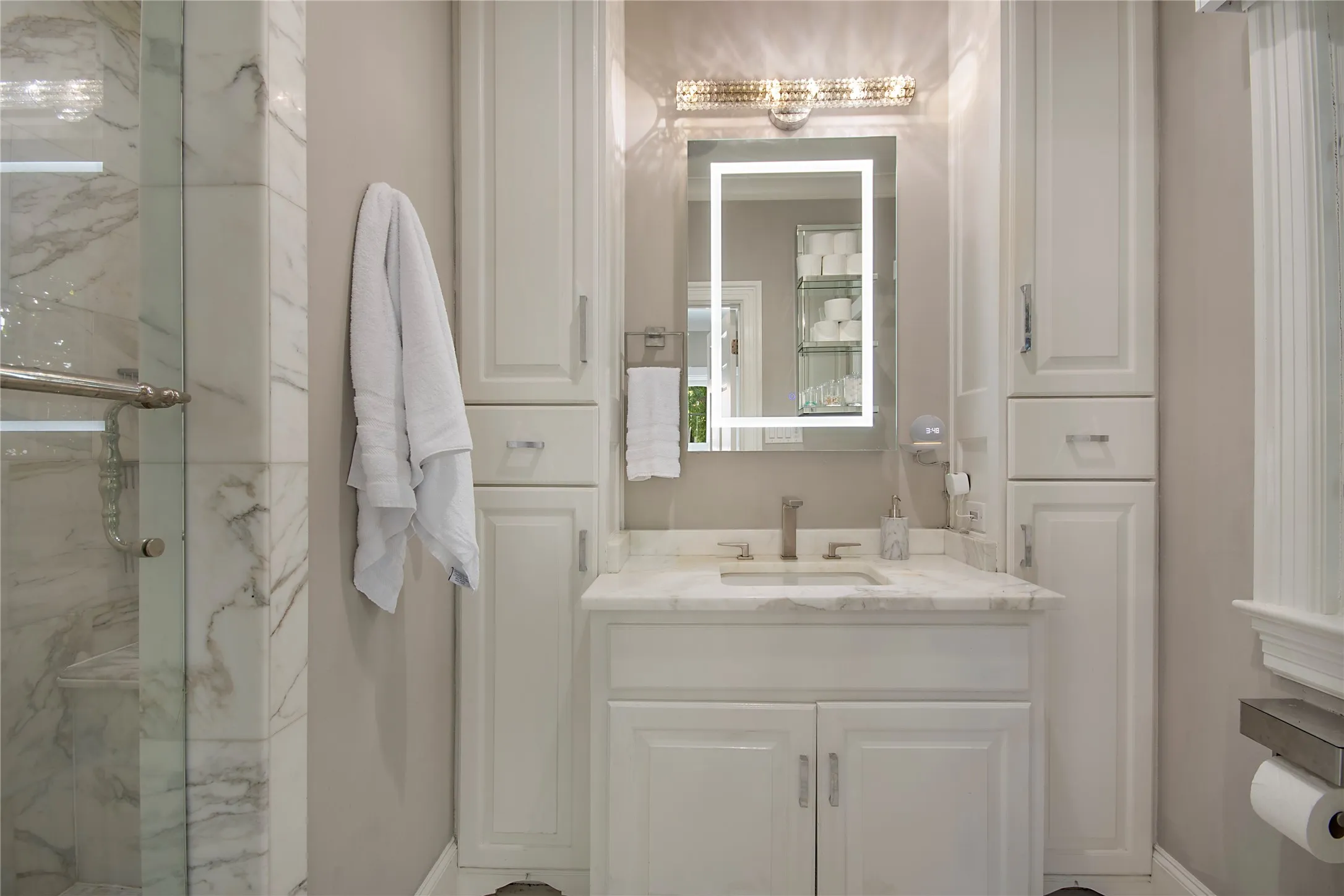Single Family Residence For Sale in Dallas County , 3210 Beverly Drive, Highland Park, Texas 75205, 6 Bedroom, 7 Bathroom, 2 Garage spaces, 5,969 Sqft, built in 1941, mls#21349580, Real Estate Agent in Highland Park, Homes For Sale in Dallas county, Homes For Sale in Highland Park, Realtor in Highland Park Texas, Real Estate Brokerage Independent Realty Texas, Luminita Cordes Realtor