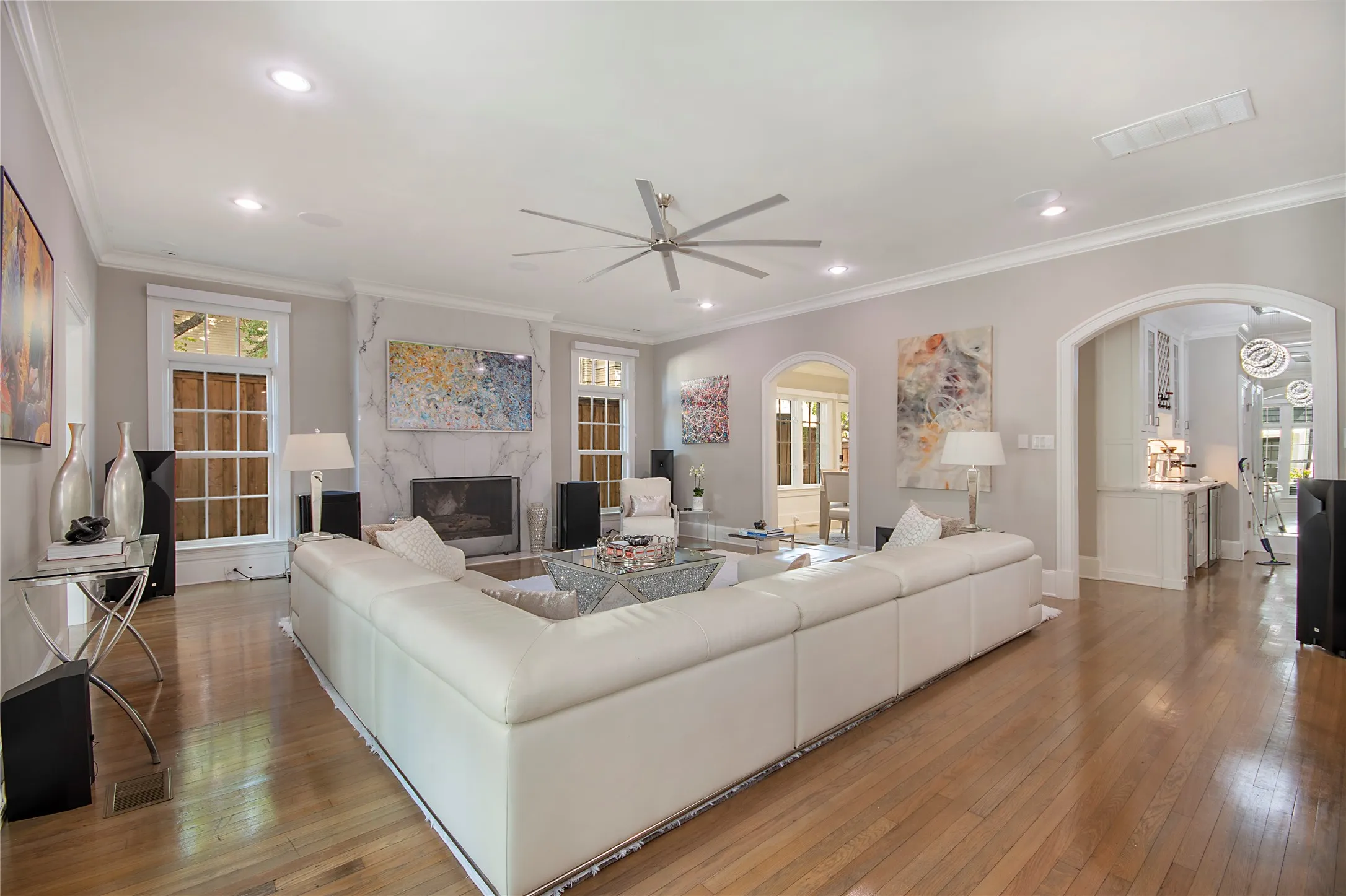 Single Family Residence For Sale in Dallas County , 3210 Beverly Drive, Highland Park, Texas 75205, 6 Bedroom, 7 Bathroom, 2 Garage spaces, 5,969 Sqft, built in 1941, mls#21349580, Real Estate Agent in Highland Park, Homes For Sale in Dallas county, Homes For Sale in Highland Park, Realtor in Highland Park Texas, Real Estate Brokerage Independent Realty Texas, Luminita Cordes Realtor