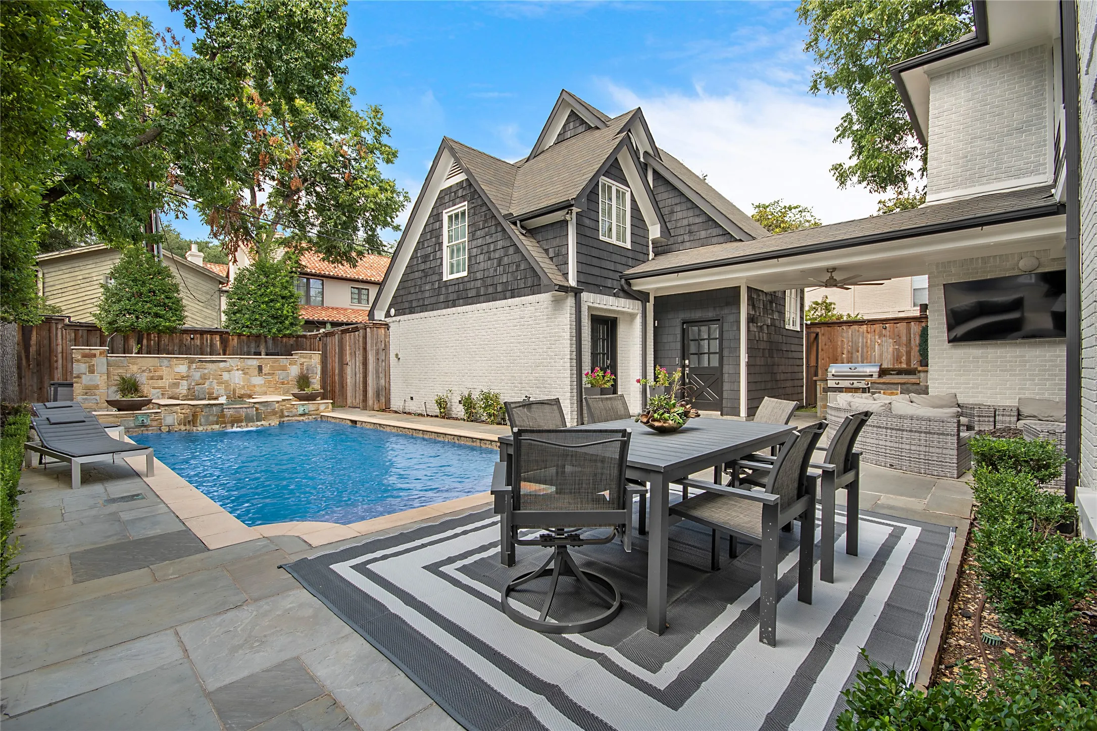 Single Family Residence For Sale in Dallas County , 3210 Beverly Drive, Highland Park, Texas 75205, 6 Bedroom, 7 Bathroom, 2 Garage spaces, 5,969 Sqft, built in 1941, mls#21349580, Real Estate Agent in Highland Park, Homes For Sale in Dallas county, Homes For Sale in Highland Park, Realtor in Highland Park Texas, Real Estate Brokerage Independent Realty Texas, Luminita Cordes Realtor