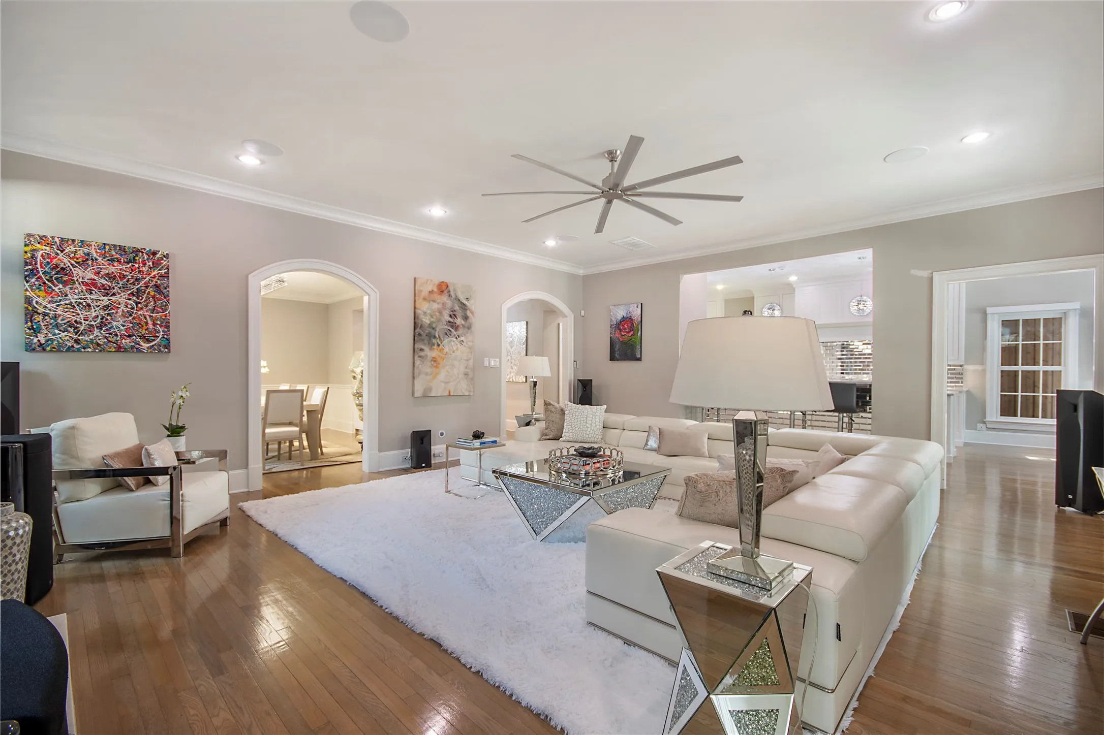 Single Family Residence For Sale in Dallas County , 3210 Beverly Drive, Highland Park, Texas 75205, 6 Bedroom, 7 Bathroom, 2 Garage spaces, 5,969 Sqft, built in 1941, mls#21349580, Real Estate Agent in Highland Park, Homes For Sale in Dallas county, Homes For Sale in Highland Park, Realtor in Highland Park Texas, Real Estate Brokerage Independent Realty Texas, Luminita Cordes Realtor