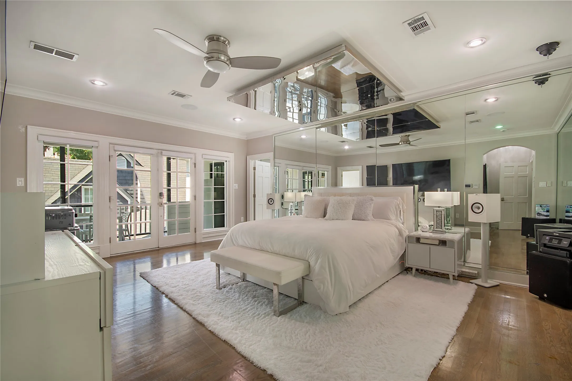 Single Family Residence For Sale in Dallas County , 3210 Beverly Drive, Highland Park, Texas 75205, 6 Bedroom, 7 Bathroom, 2 Garage spaces, 5,969 Sqft, built in 1941, mls#21349580, Real Estate Agent in Highland Park, Homes For Sale in Dallas county, Homes For Sale in Highland Park, Realtor in Highland Park Texas, Real Estate Brokerage Independent Realty Texas, Luminita Cordes Realtor