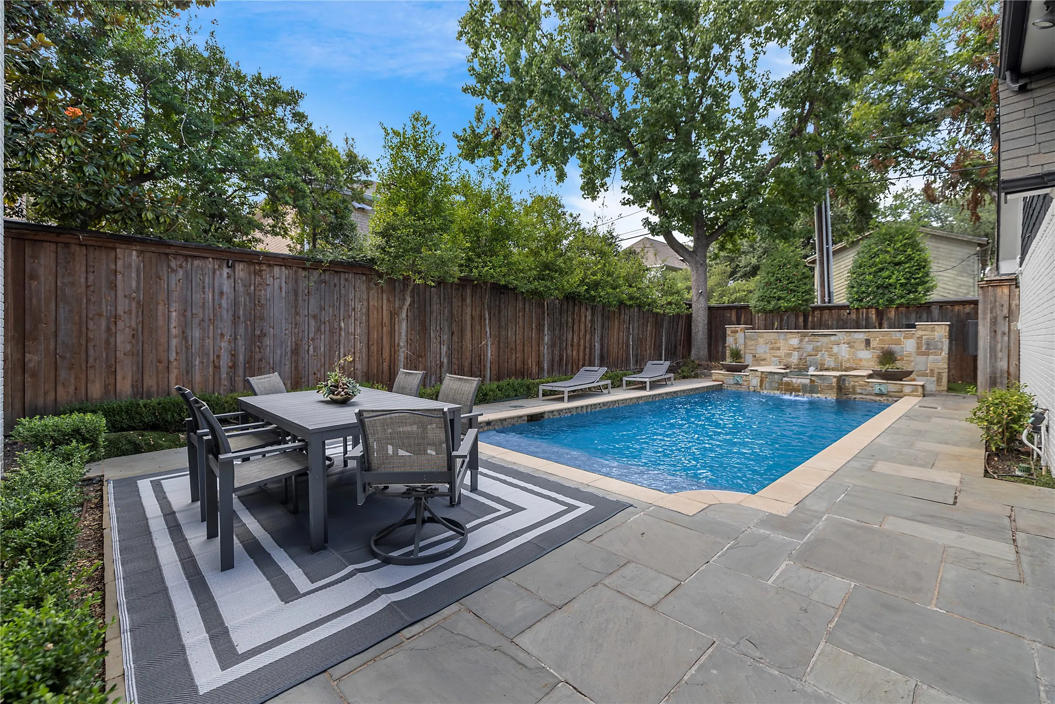 Single Family Residence For Sale in Dallas County , 3210 Beverly Drive, Highland Park, Texas 75205, 6 Bedroom, 7 Bathroom, 2 Garage spaces, 5,969 Sqft, built in 1941, mls#21349580, Real Estate Agent in Highland Park, Homes For Sale in Dallas county, Homes For Sale in Highland Park, Realtor in Highland Park Texas, Real Estate Brokerage Independent Realty Texas, Luminita Cordes Realtor