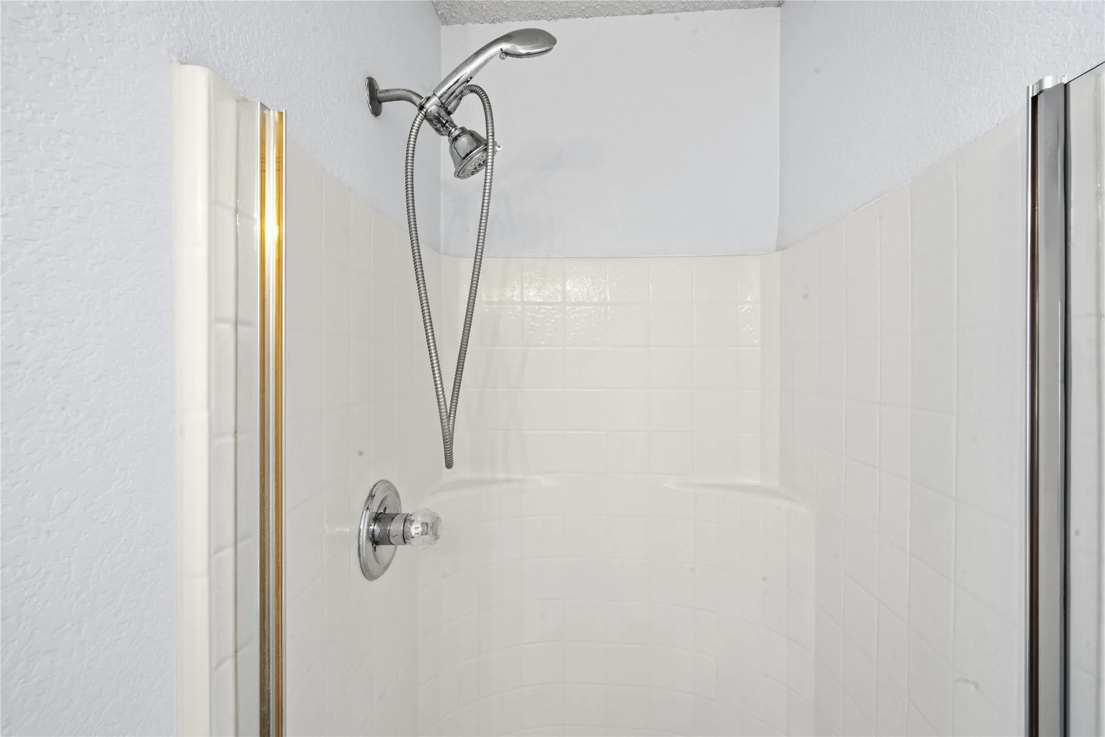 Single Family Residence For Sale in Tarrant County , 8404 Bowspirit Lane, Fort Worth, Texas 76053, 3 Bedroom, 2 Bathroom, 2 Garage spaces, 1,546 Sqft, built in 2003, mls#21348659, Real Estate Agent in Fort Worth, Homes For Sale in Tarrant county, Homes For Sale in Fort Worth, Realtor in Fort Worth Texas, Real Estate Brokerage Independent Realty Texas, Luminita Cordes Realtor