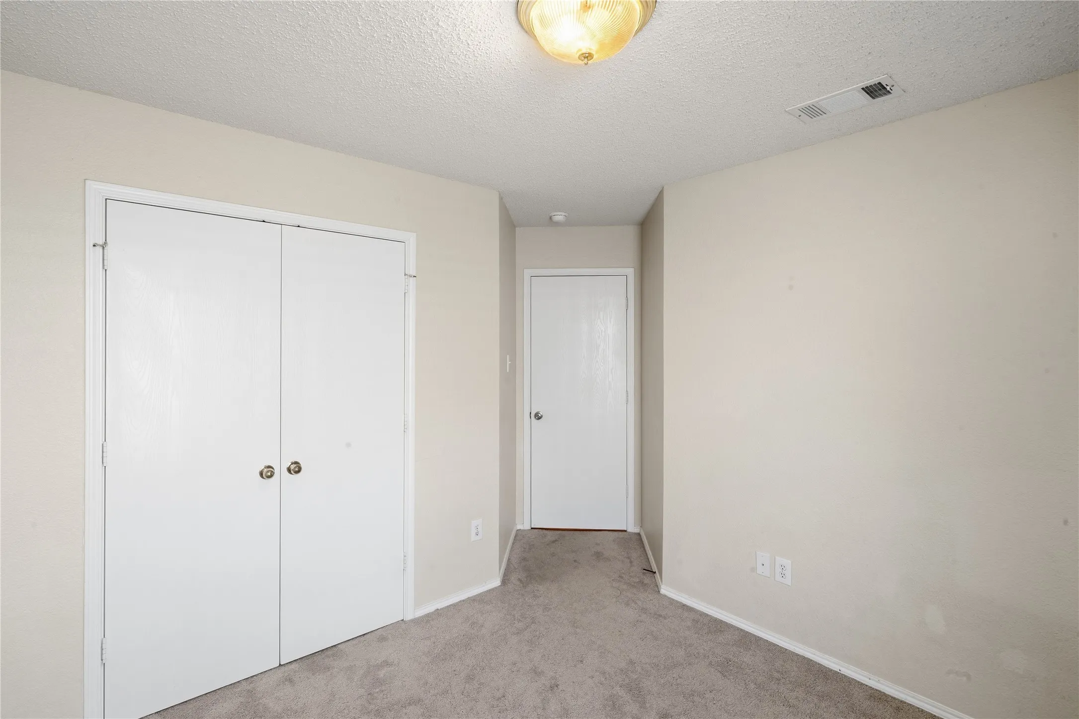 Single Family Residence For Sale in Tarrant County , 8404 Bowspirit Lane, Fort Worth, Texas 76053, 3 Bedroom, 2 Bathroom, 2 Garage spaces, 1,546 Sqft, built in 2003, mls#21348659, Real Estate Agent in Fort Worth, Homes For Sale in Tarrant county, Homes For Sale in Fort Worth, Realtor in Fort Worth Texas, Real Estate Brokerage Independent Realty Texas, Luminita Cordes Realtor
