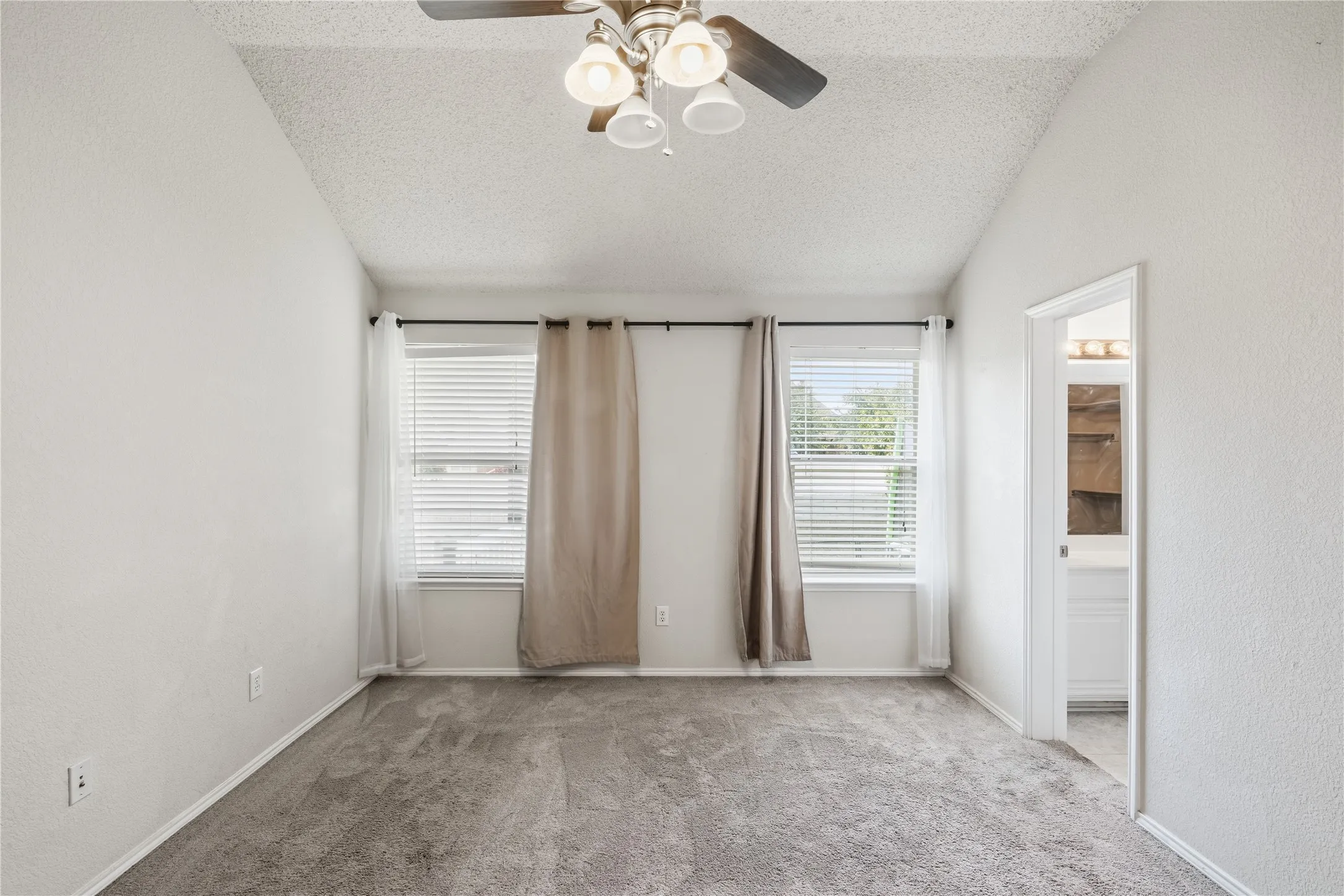 Single Family Residence For Sale in Tarrant County , 8404 Bowspirit Lane, Fort Worth, Texas 76053, 3 Bedroom, 2 Bathroom, 2 Garage spaces, 1,546 Sqft, built in 2003, mls#21348659, Real Estate Agent in Fort Worth, Homes For Sale in Tarrant county, Homes For Sale in Fort Worth, Realtor in Fort Worth Texas, Real Estate Brokerage Independent Realty Texas, Luminita Cordes Realtor