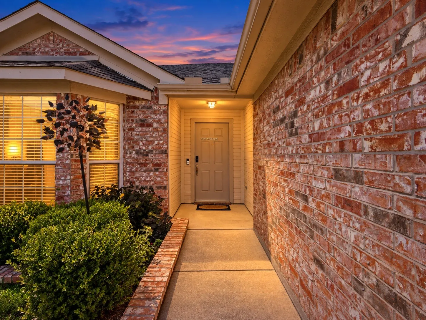 Single Family Residence For Sale in Tarrant County , 8404 Bowspirit Lane, Fort Worth, Texas 76053, 3 Bedroom, 2 Bathroom, 2 Garage spaces, 1,546 Sqft, built in 2003, mls#21348659, Real Estate Agent in Fort Worth, Homes For Sale in Tarrant county, Homes For Sale in Fort Worth, Realtor in Fort Worth Texas, Real Estate Brokerage Independent Realty Texas, Luminita Cordes Realtor