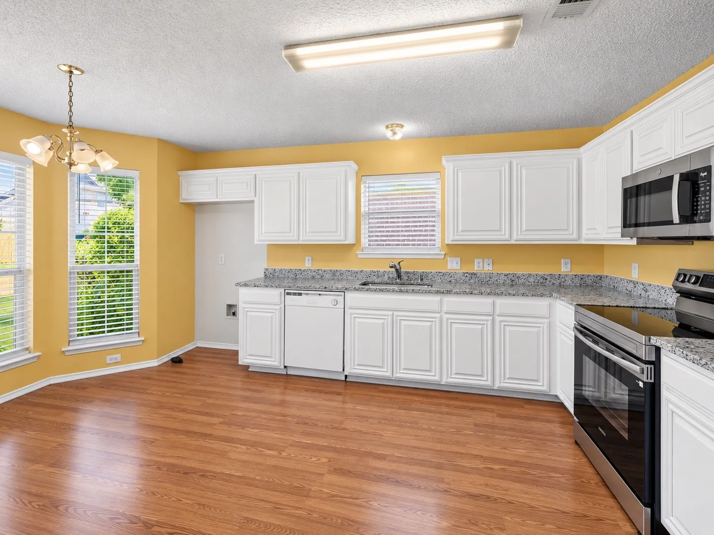 Single Family Residence For Sale in Tarrant County , 8404 Bowspirit Lane, Fort Worth, Texas 76053, 3 Bedroom, 2 Bathroom, 2 Garage spaces, 1,546 Sqft, built in 2003, mls#21348659, Real Estate Agent in Fort Worth, Homes For Sale in Tarrant county, Homes For Sale in Fort Worth, Realtor in Fort Worth Texas, Real Estate Brokerage Independent Realty Texas, Luminita Cordes Realtor