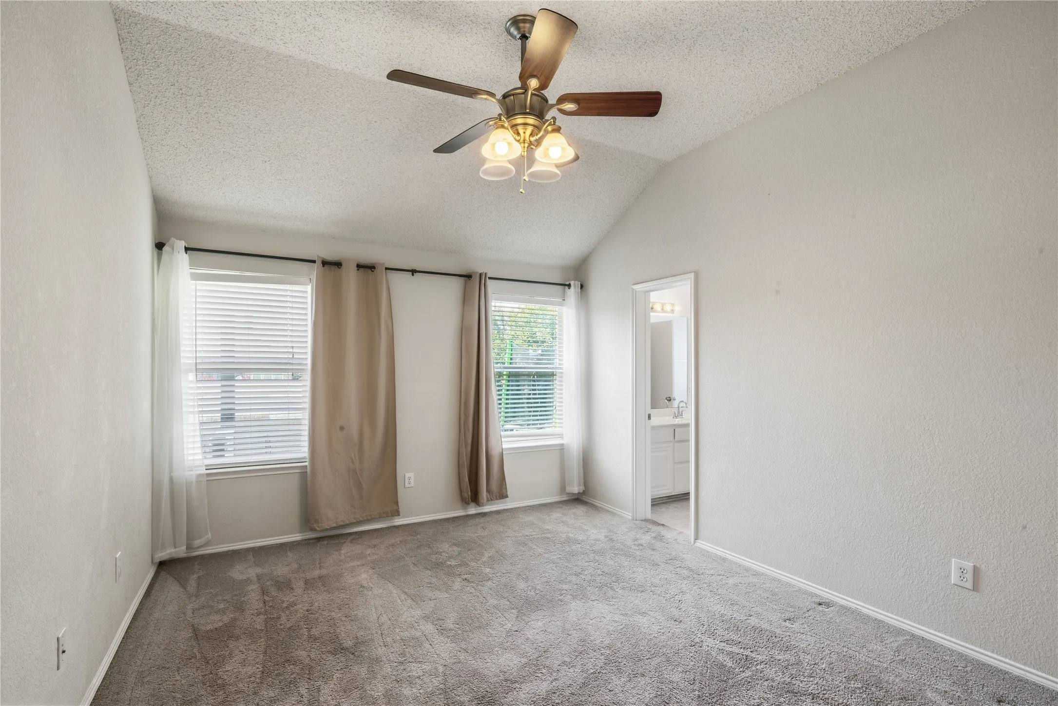 Single Family Residence For Sale in Tarrant County , 8404 Bowspirit Lane, Fort Worth, Texas 76053, 3 Bedroom, 2 Bathroom, 2 Garage spaces, 1,546 Sqft, built in 2003, mls#21348659, Real Estate Agent in Fort Worth, Homes For Sale in Tarrant county, Homes For Sale in Fort Worth, Realtor in Fort Worth Texas, Real Estate Brokerage Independent Realty Texas, Luminita Cordes Realtor