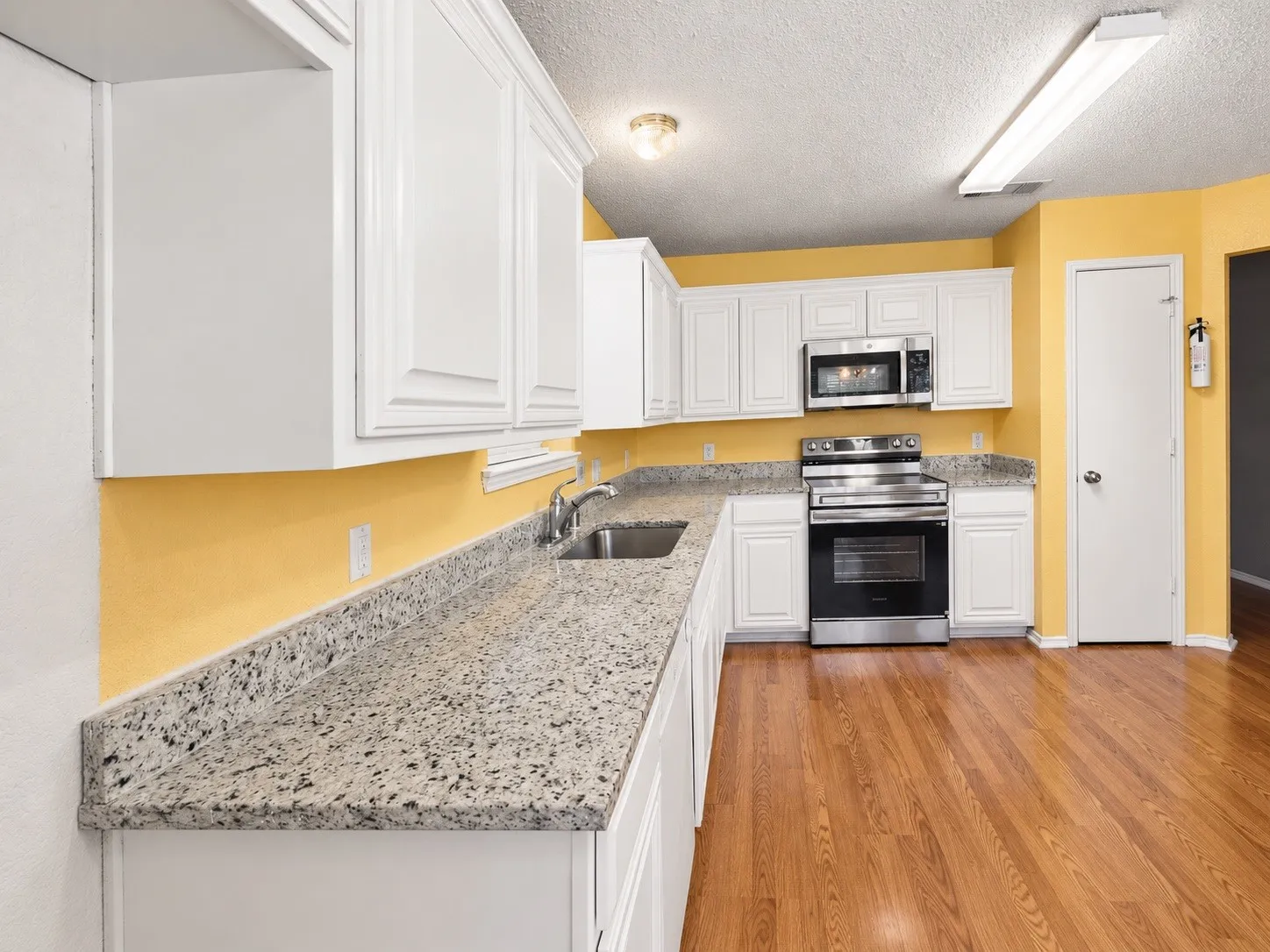 Single Family Residence For Sale in Tarrant County , 8404 Bowspirit Lane, Fort Worth, Texas 76053, 3 Bedroom, 2 Bathroom, 2 Garage spaces, 1,546 Sqft, built in 2003, mls#21348659, Real Estate Agent in Fort Worth, Homes For Sale in Tarrant county, Homes For Sale in Fort Worth, Realtor in Fort Worth Texas, Real Estate Brokerage Independent Realty Texas, Luminita Cordes Realtor