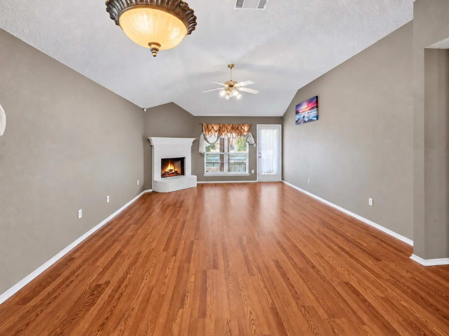Single Family Residence For Sale in Tarrant County , 8404 Bowspirit Lane, Fort Worth, Texas 76053, 3 Bedroom, 2 Bathroom, 2 Garage spaces, 1,546 Sqft, built in 2003, mls#21348659, Real Estate Agent in Fort Worth, Homes For Sale in Tarrant county, Homes For Sale in Fort Worth, Realtor in Fort Worth Texas, Real Estate Brokerage Independent Realty Texas, Luminita Cordes Realtor