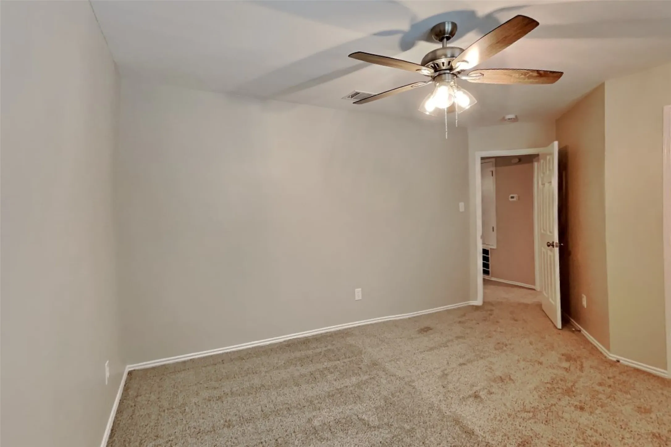 Single Family Residence For Rent in Rockwall County , 2903 Lake Vista Drive, Wylie, Texas 75098, 4 Bedroom, 3 Bathroom, 2 Garage spaces, 2,293 Sqft, built in 2005, mls#21349710, Real Estate Agent in Wylie, Homes For Rent in Rockwall county, Homes For Rent in Wylie, Realtor in Wylie Texas, Real Estate Brokerage Independent Realty Texas, Luminita Cordes Realtor
