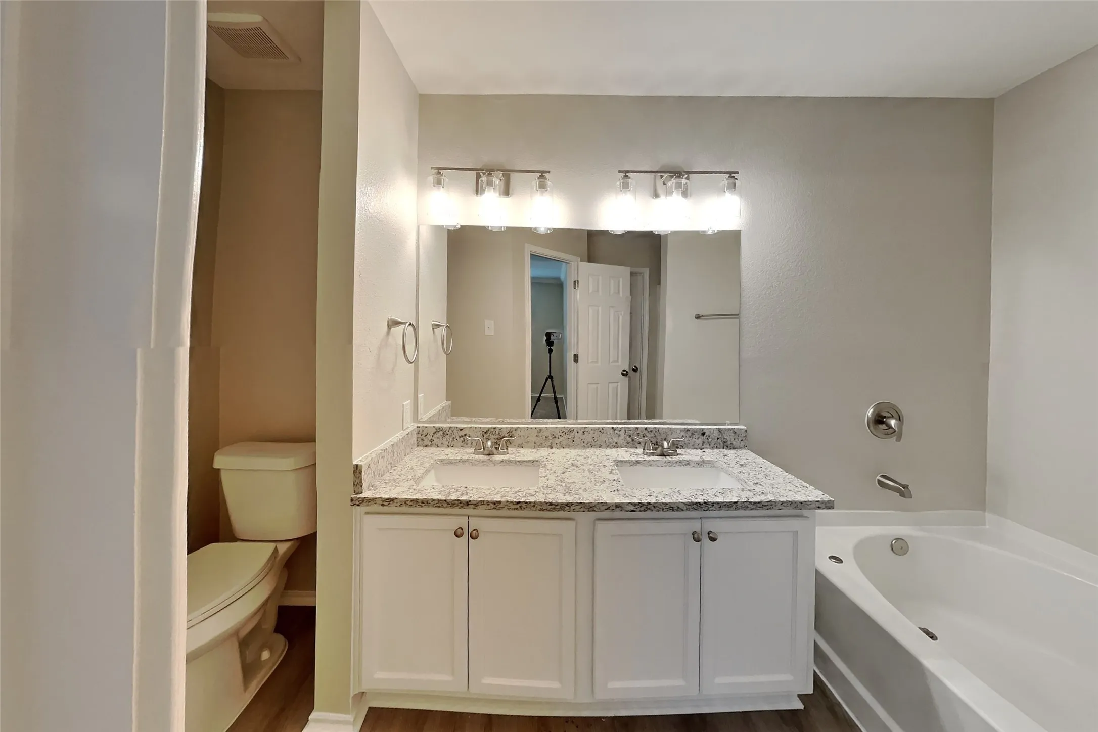 Single Family Residence For Rent in Rockwall County , 2903 Lake Vista Drive, Wylie, Texas 75098, 4 Bedroom, 3 Bathroom, 2 Garage spaces, 2,293 Sqft, built in 2005, mls#21349710, Real Estate Agent in Wylie, Homes For Rent in Rockwall county, Homes For Rent in Wylie, Realtor in Wylie Texas, Real Estate Brokerage Independent Realty Texas, Luminita Cordes Realtor
