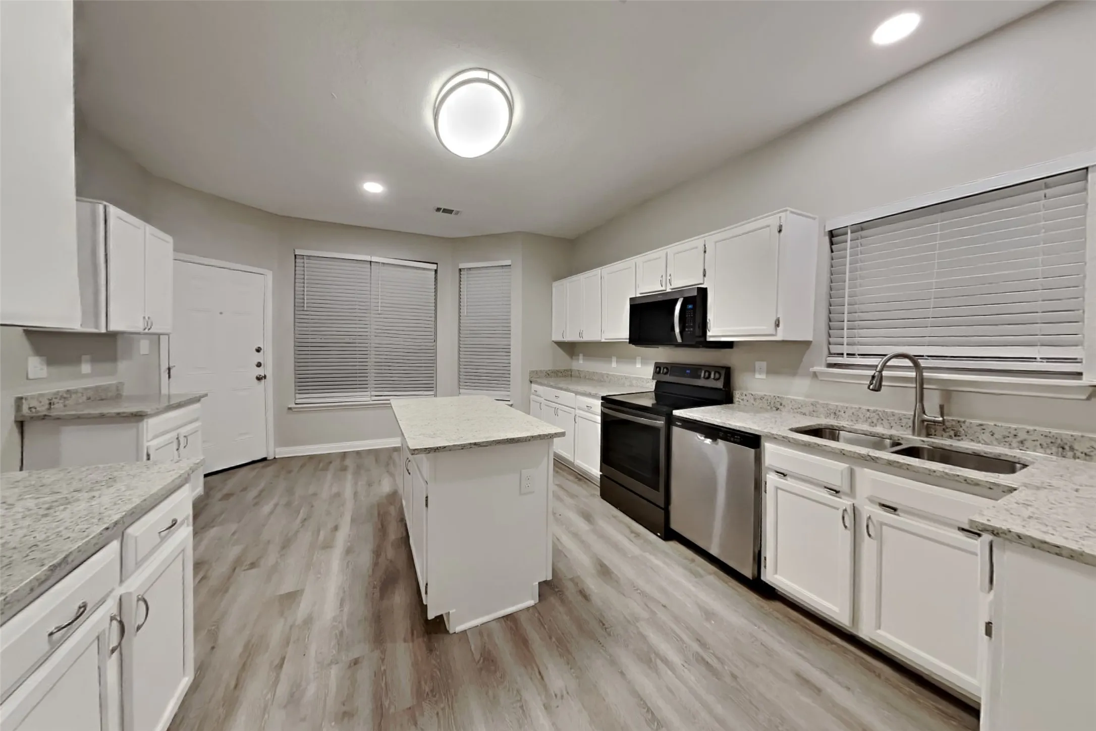 Single Family Residence For Rent in Dallas County , 7202 Gillon Drive, Rowlett, Texas 75089, 4 Bedroom, 3 Bathroom, 2 Garage spaces, 2,894 Sqft, built in 1993, mls#21349714, Real Estate Agent in Rowlett, Homes For Rent in Dallas county, Homes For Rent in Rowlett, Realtor in Rowlett Texas, Real Estate Brokerage Independent Realty Texas, Luminita Cordes Realtor