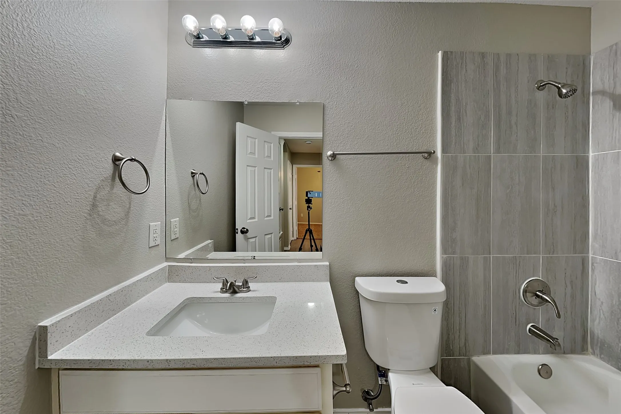 Single Family Residence For Rent in Tarrant County , 11736 Cottontail Drive, Fort Worth, Texas 76244, 3 Bedroom, 2 Bathroom, 2 Garage spaces, 1,408 Sqft, built in 2003, mls#21349715, Real Estate Agent in Fort Worth, Homes For Rent in Tarrant county, Homes For Rent in Fort Worth, Realtor in Fort Worth Texas, Real Estate Brokerage Independent Realty Texas, Luminita Cordes Realtor