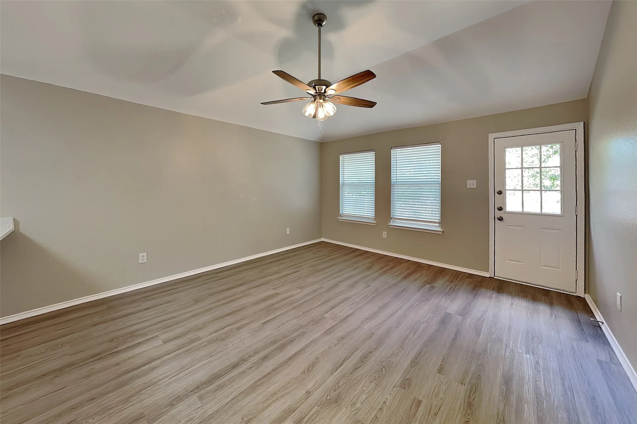 Single Family Residence For Rent in Tarrant County , 11736 Cottontail Drive, Fort Worth, Texas 76244, 3 Bedroom, 2 Bathroom, 2 Garage spaces, 1,408 Sqft, built in 2003, mls#21349715, Real Estate Agent in Fort Worth, Homes For Rent in Tarrant county, Homes For Rent in Fort Worth, Realtor in Fort Worth Texas, Real Estate Brokerage Independent Realty Texas, Luminita Cordes Realtor