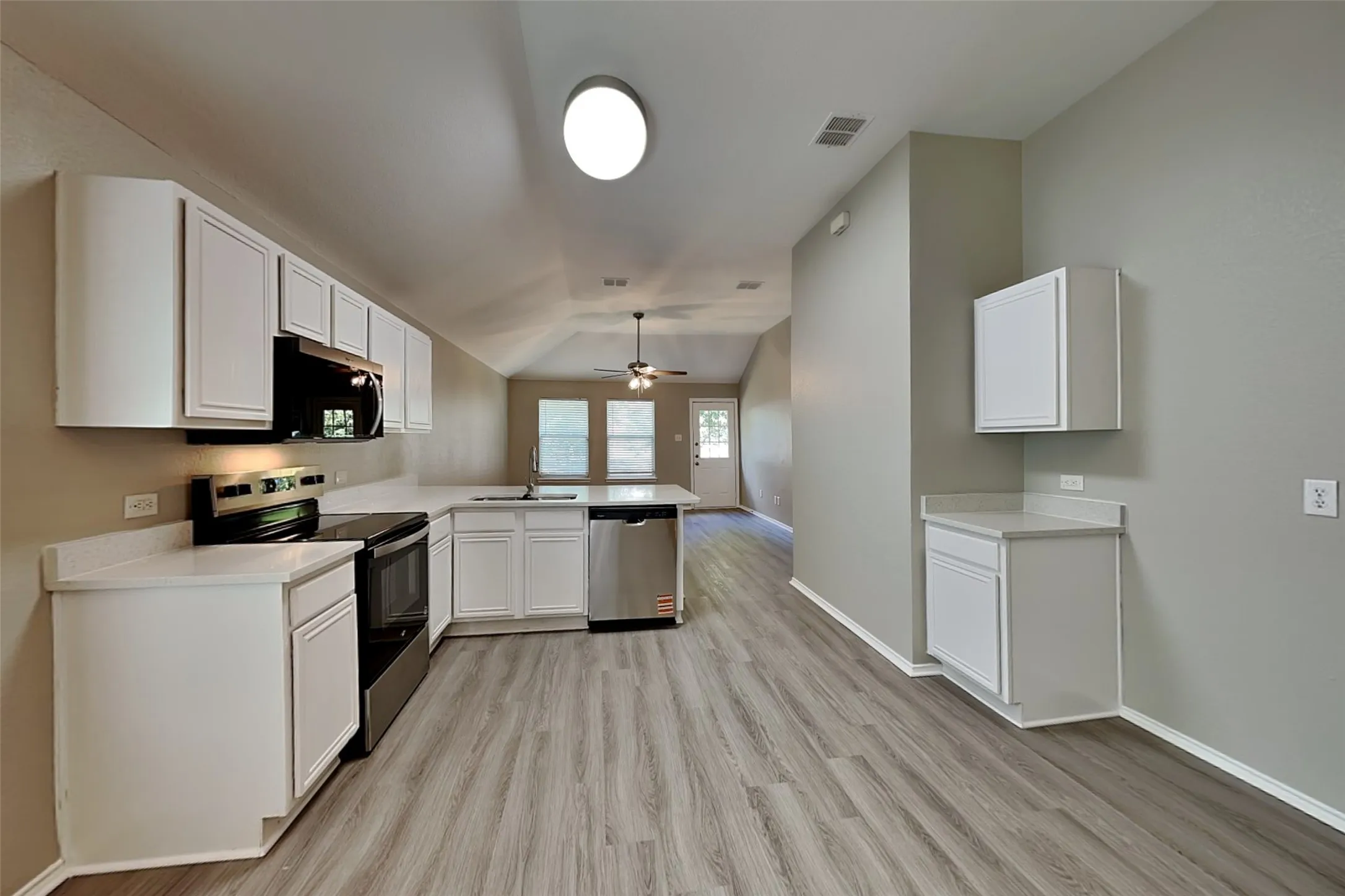 Single Family Residence For Rent in Tarrant County , 11736 Cottontail Drive, Fort Worth, Texas 76244, 3 Bedroom, 2 Bathroom, 2 Garage spaces, 1,408 Sqft, built in 2003, mls#21349715, Real Estate Agent in Fort Worth, Homes For Rent in Tarrant county, Homes For Rent in Fort Worth, Realtor in Fort Worth Texas, Real Estate Brokerage Independent Realty Texas, Luminita Cordes Realtor