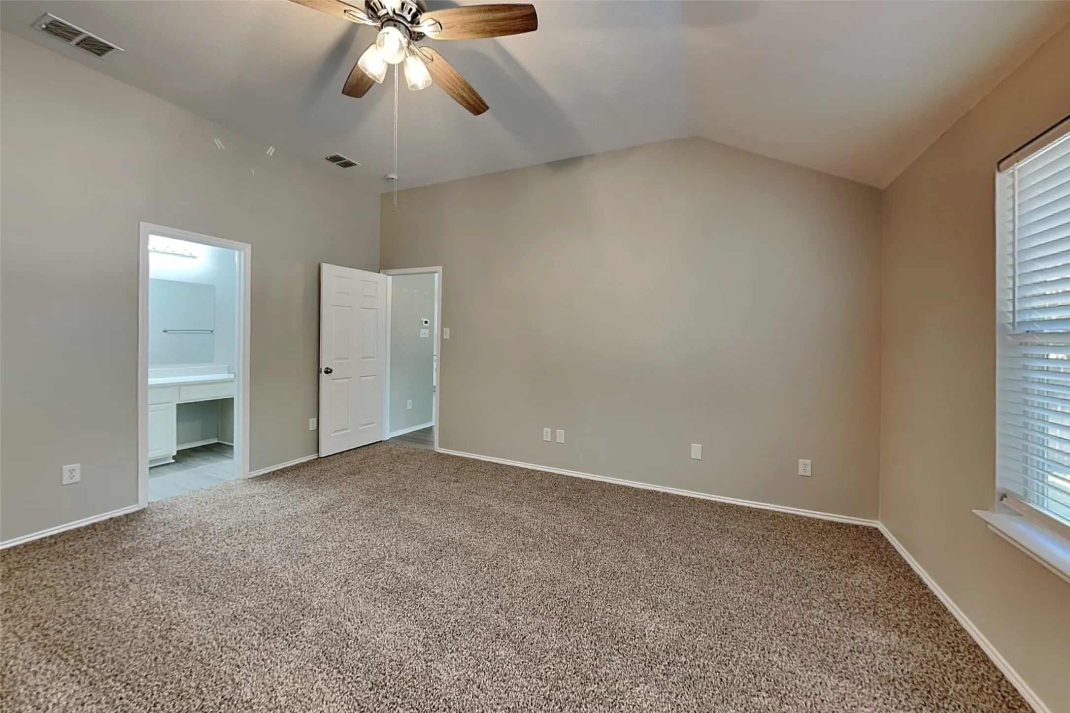 Single Family Residence For Rent in Tarrant County , 11736 Cottontail Drive, Fort Worth, Texas 76244, 3 Bedroom, 2 Bathroom, 2 Garage spaces, 1,408 Sqft, built in 2003, mls#21349715, Real Estate Agent in Fort Worth, Homes For Rent in Tarrant county, Homes For Rent in Fort Worth, Realtor in Fort Worth Texas, Real Estate Brokerage Independent Realty Texas, Luminita Cordes Realtor
