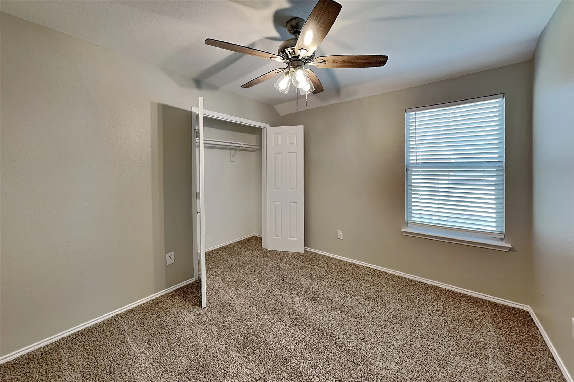 Single Family Residence For Rent in Tarrant County , 11736 Cottontail Drive, Fort Worth, Texas 76244, 3 Bedroom, 2 Bathroom, 2 Garage spaces, 1,408 Sqft, built in 2003, mls#21349715, Real Estate Agent in Fort Worth, Homes For Rent in Tarrant county, Homes For Rent in Fort Worth, Realtor in Fort Worth Texas, Real Estate Brokerage Independent Realty Texas, Luminita Cordes Realtor