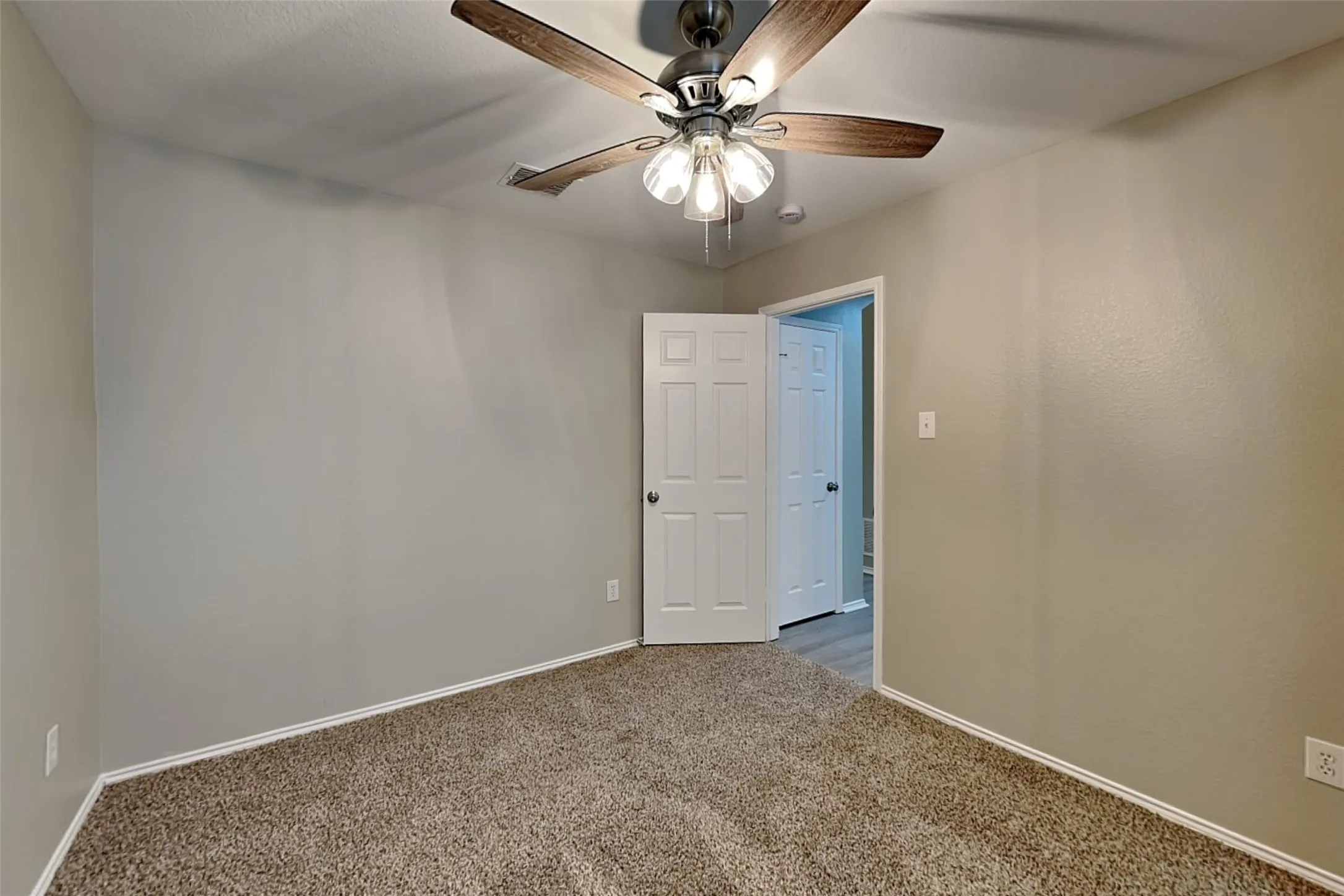 Single Family Residence For Rent in Tarrant County , 11736 Cottontail Drive, Fort Worth, Texas 76244, 3 Bedroom, 2 Bathroom, 2 Garage spaces, 1,408 Sqft, built in 2003, mls#21349715, Real Estate Agent in Fort Worth, Homes For Rent in Tarrant county, Homes For Rent in Fort Worth, Realtor in Fort Worth Texas, Real Estate Brokerage Independent Realty Texas, Luminita Cordes Realtor