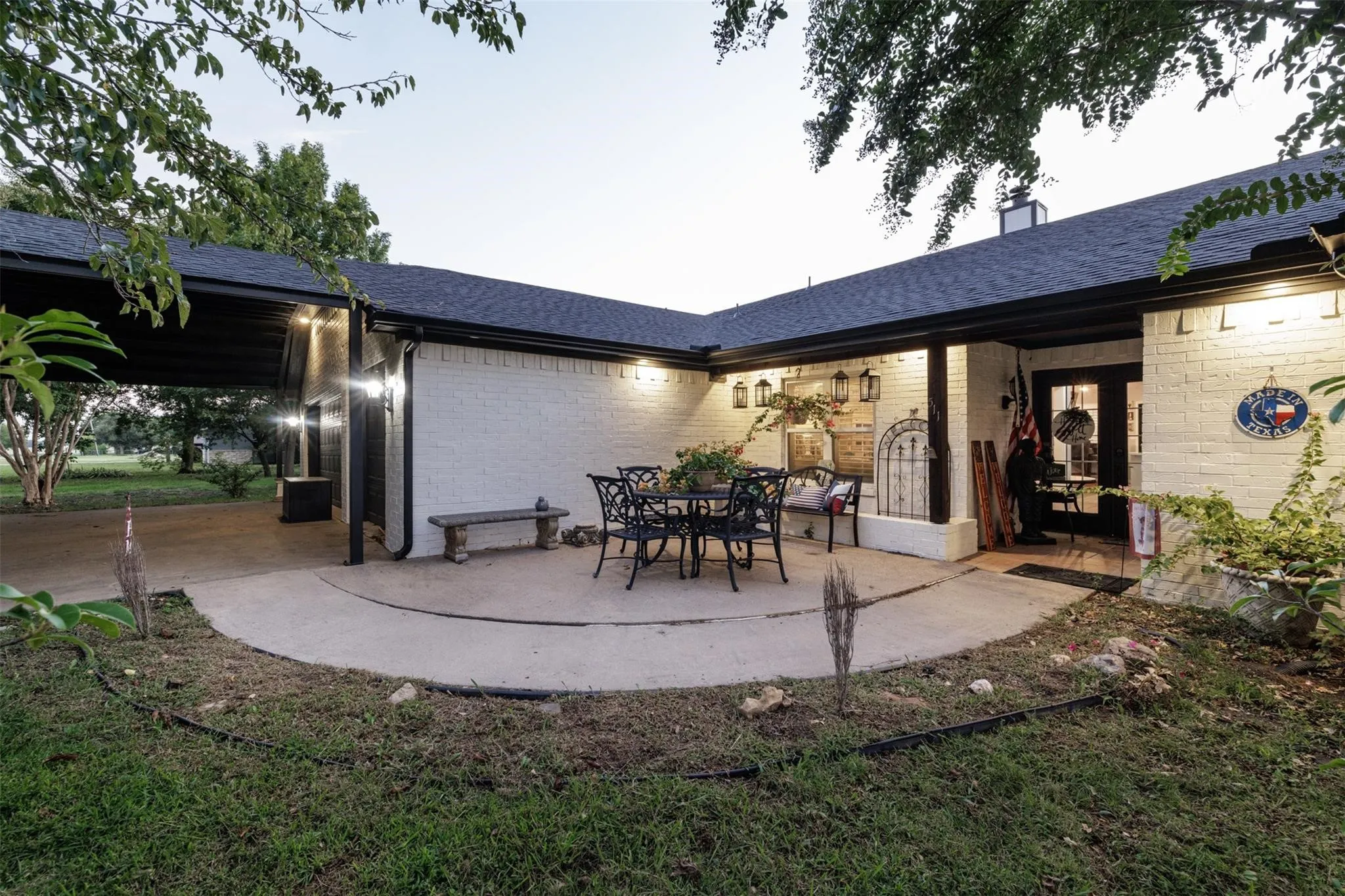 Single Family Residence For Sale in Fannin County , 511 S Sulphur Street, Leonard, Texas 75452, 5 Bedroom, 3 Bathroom, 2 Garage spaces, 3,105 Sqft, built in 1997, mls#21349317, Real Estate Agent in Leonard, Homes For Sale in Fannin county, Homes For Sale in Leonard, Realtor in Leonard Texas, Real Estate Brokerage Independent Realty Texas, Luminita Cordes Realtor