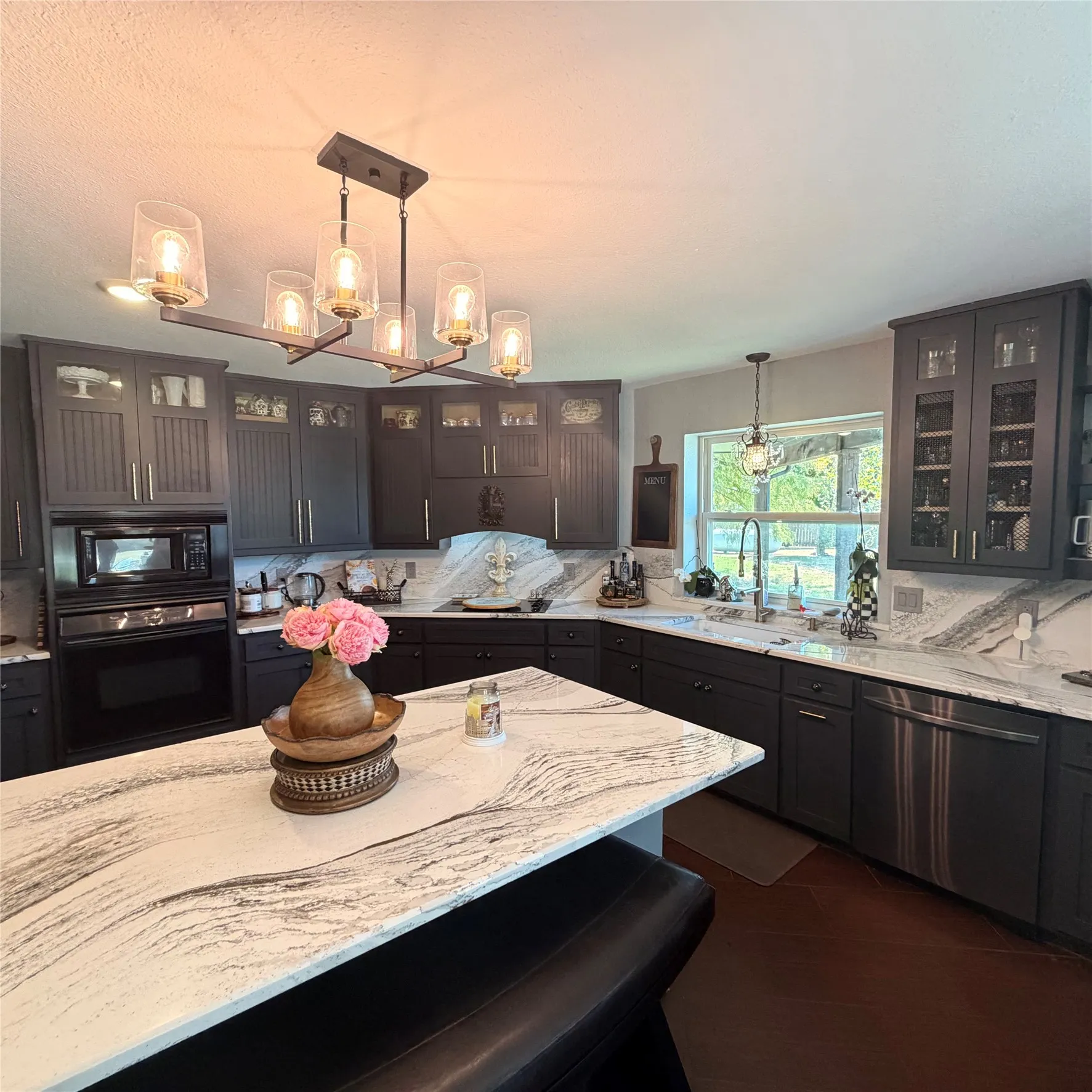 Single Family Residence For Sale in Fannin County , 511 S Sulphur Street, Leonard, Texas 75452, 5 Bedroom, 3 Bathroom, 2 Garage spaces, 3,105 Sqft, built in 1997, mls#21349317, Real Estate Agent in Leonard, Homes For Sale in Fannin county, Homes For Sale in Leonard, Realtor in Leonard Texas, Real Estate Brokerage Independent Realty Texas, Luminita Cordes Realtor