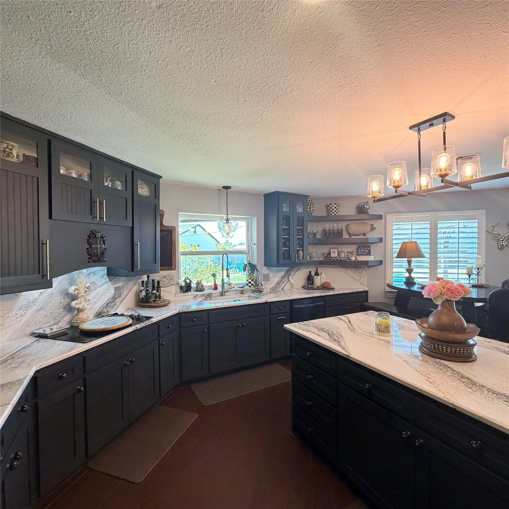 Single Family Residence For Sale in Fannin County , 511 S Sulphur Street, Leonard, Texas 75452, 5 Bedroom, 3 Bathroom, 2 Garage spaces, 3,105 Sqft, built in 1997, mls#21349317, Real Estate Agent in Leonard, Homes For Sale in Fannin county, Homes For Sale in Leonard, Realtor in Leonard Texas, Real Estate Brokerage Independent Realty Texas, Luminita Cordes Realtor