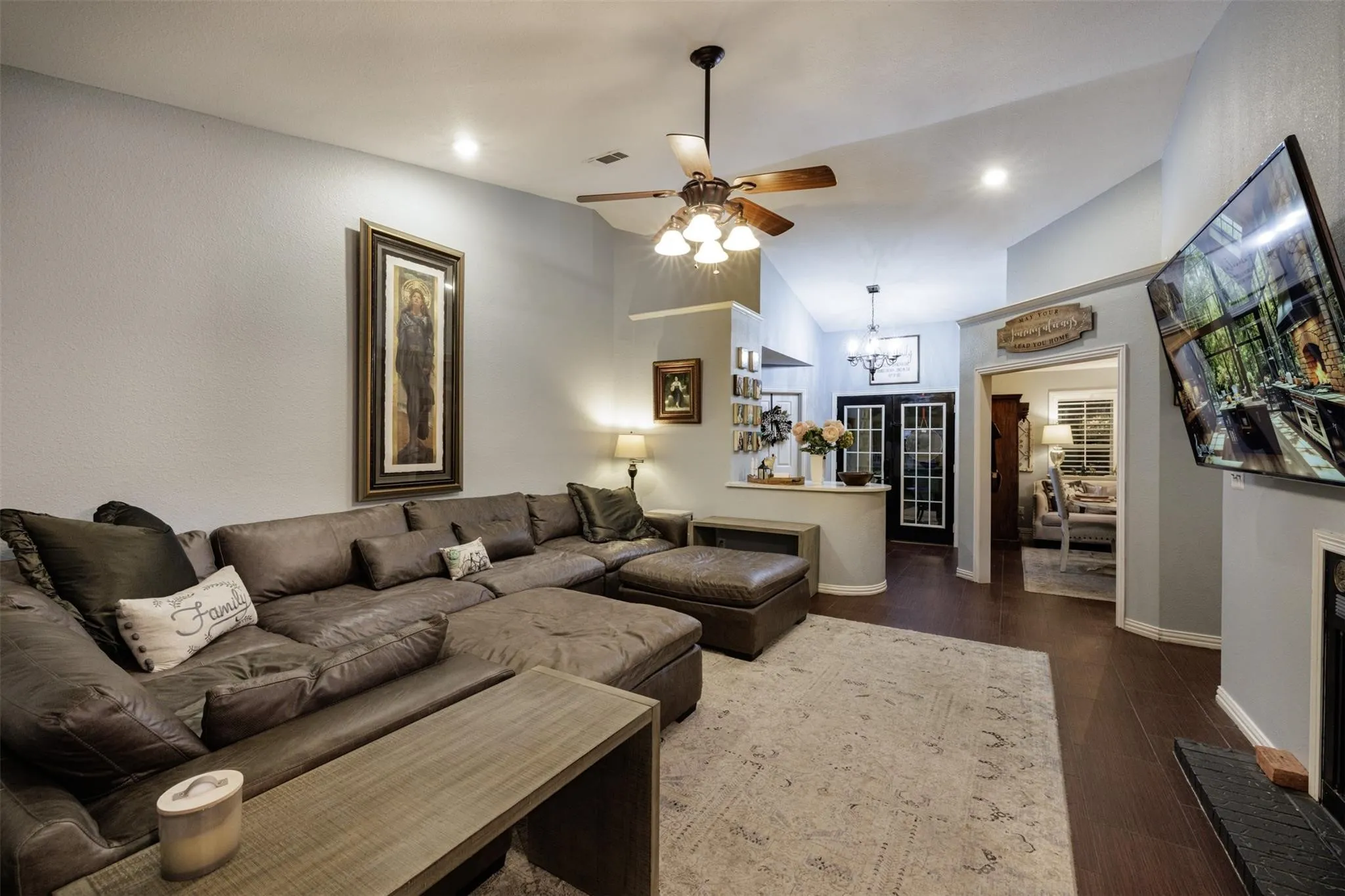 Single Family Residence For Sale in Fannin County , 511 S Sulphur Street, Leonard, Texas 75452, 5 Bedroom, 3 Bathroom, 2 Garage spaces, 3,105 Sqft, built in 1997, mls#21349317, Real Estate Agent in Leonard, Homes For Sale in Fannin county, Homes For Sale in Leonard, Realtor in Leonard Texas, Real Estate Brokerage Independent Realty Texas, Luminita Cordes Realtor