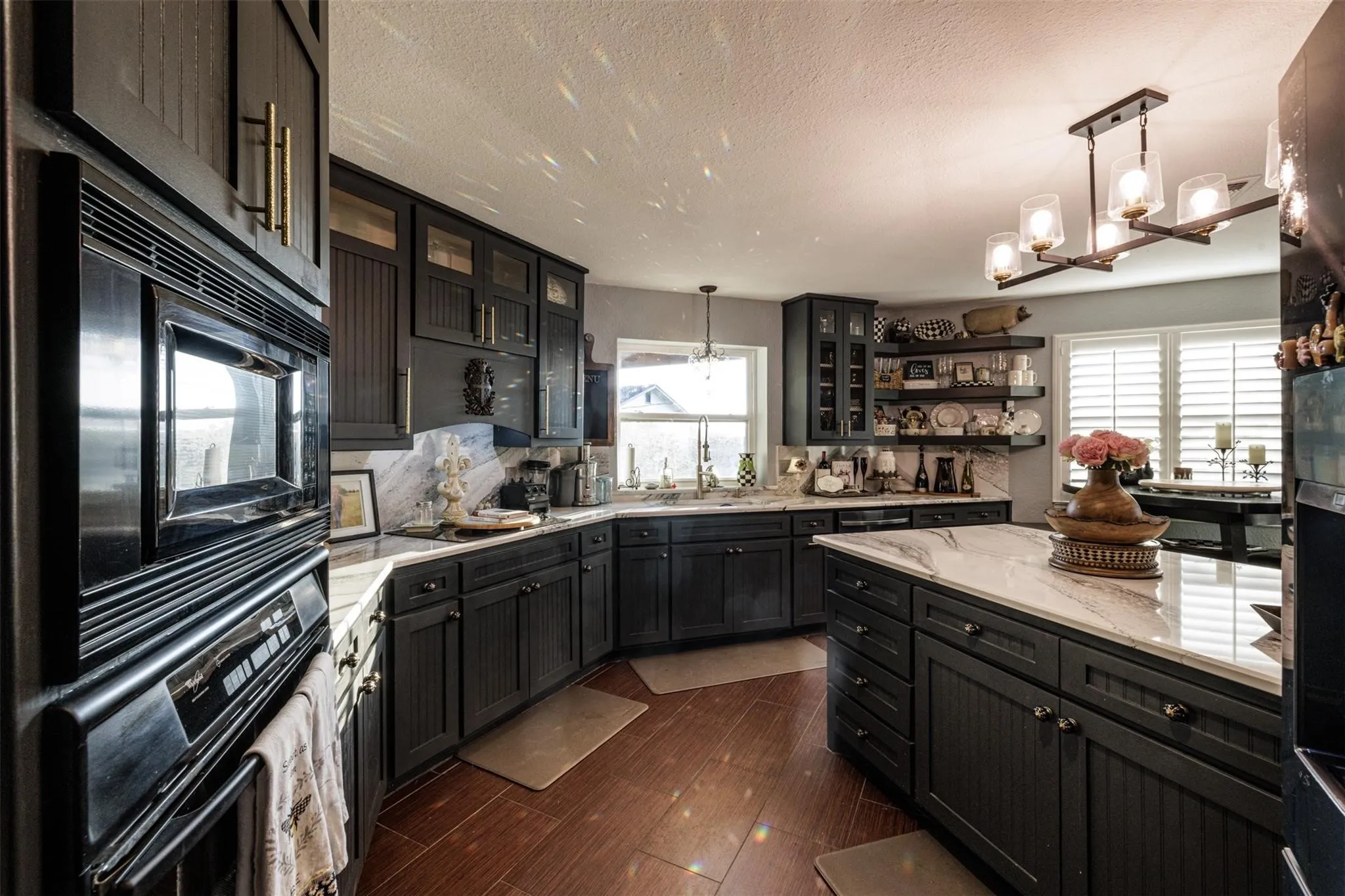 Single Family Residence For Sale in Fannin County , 511 S Sulphur Street, Leonard, Texas 75452, 5 Bedroom, 3 Bathroom, 2 Garage spaces, 3,105 Sqft, built in 1997, mls#21349317, Real Estate Agent in Leonard, Homes For Sale in Fannin county, Homes For Sale in Leonard, Realtor in Leonard Texas, Real Estate Brokerage Independent Realty Texas, Luminita Cordes Realtor