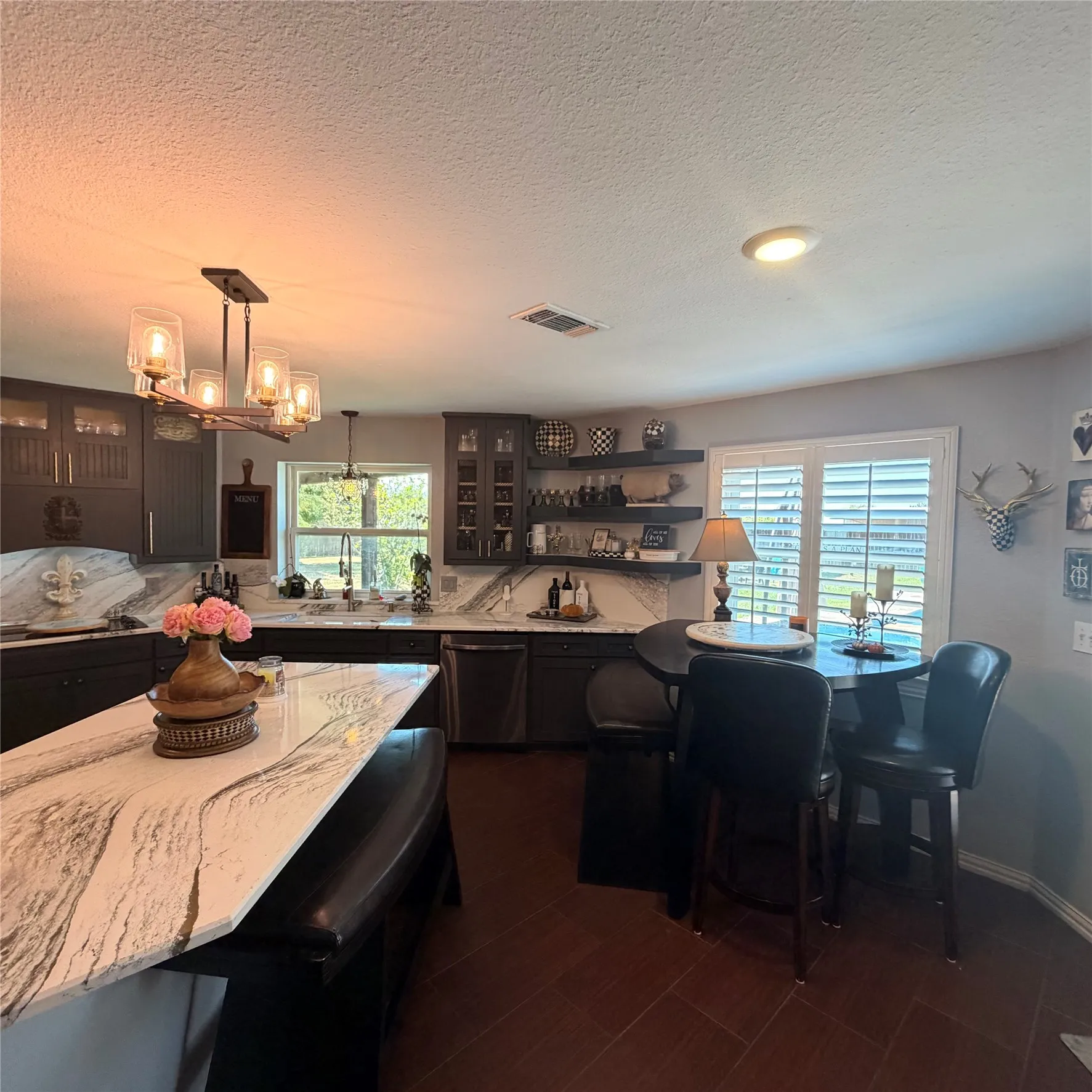 Single Family Residence For Sale in Fannin County , 511 S Sulphur Street, Leonard, Texas 75452, 5 Bedroom, 3 Bathroom, 2 Garage spaces, 3,105 Sqft, built in 1997, mls#21349317, Real Estate Agent in Leonard, Homes For Sale in Fannin county, Homes For Sale in Leonard, Realtor in Leonard Texas, Real Estate Brokerage Independent Realty Texas, Luminita Cordes Realtor