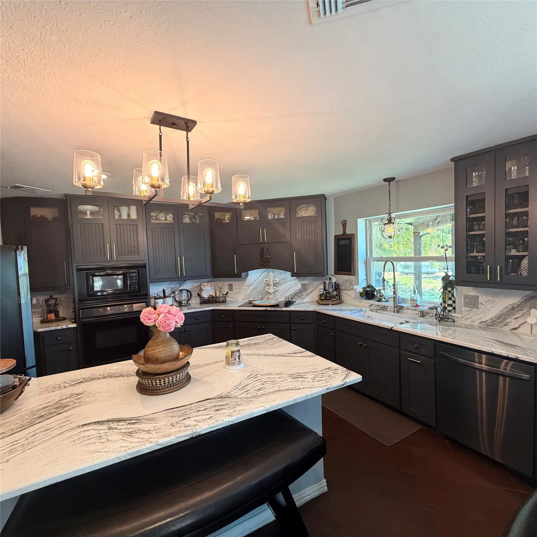 Single Family Residence For Sale in Fannin County , 511 S Sulphur Street, Leonard, Texas 75452, 5 Bedroom, 3 Bathroom, 2 Garage spaces, 3,105 Sqft, built in 1997, mls#21349317, Real Estate Agent in Leonard, Homes For Sale in Fannin county, Homes For Sale in Leonard, Realtor in Leonard Texas, Real Estate Brokerage Independent Realty Texas, Luminita Cordes Realtor