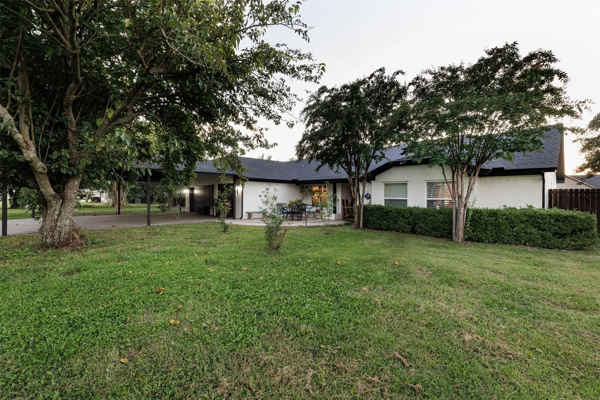 Single Family Residence For Sale in Fannin County , 511 S Sulphur Street, Leonard, Texas 75452, 5 Bedroom, 3 Bathroom, 2 Garage spaces, 3,105 Sqft, built in 1997, mls#21349317, Real Estate Agent in Leonard, Homes For Sale in Fannin county, Homes For Sale in Leonard, Realtor in Leonard Texas, Real Estate Brokerage Independent Realty Texas, Luminita Cordes Realtor
