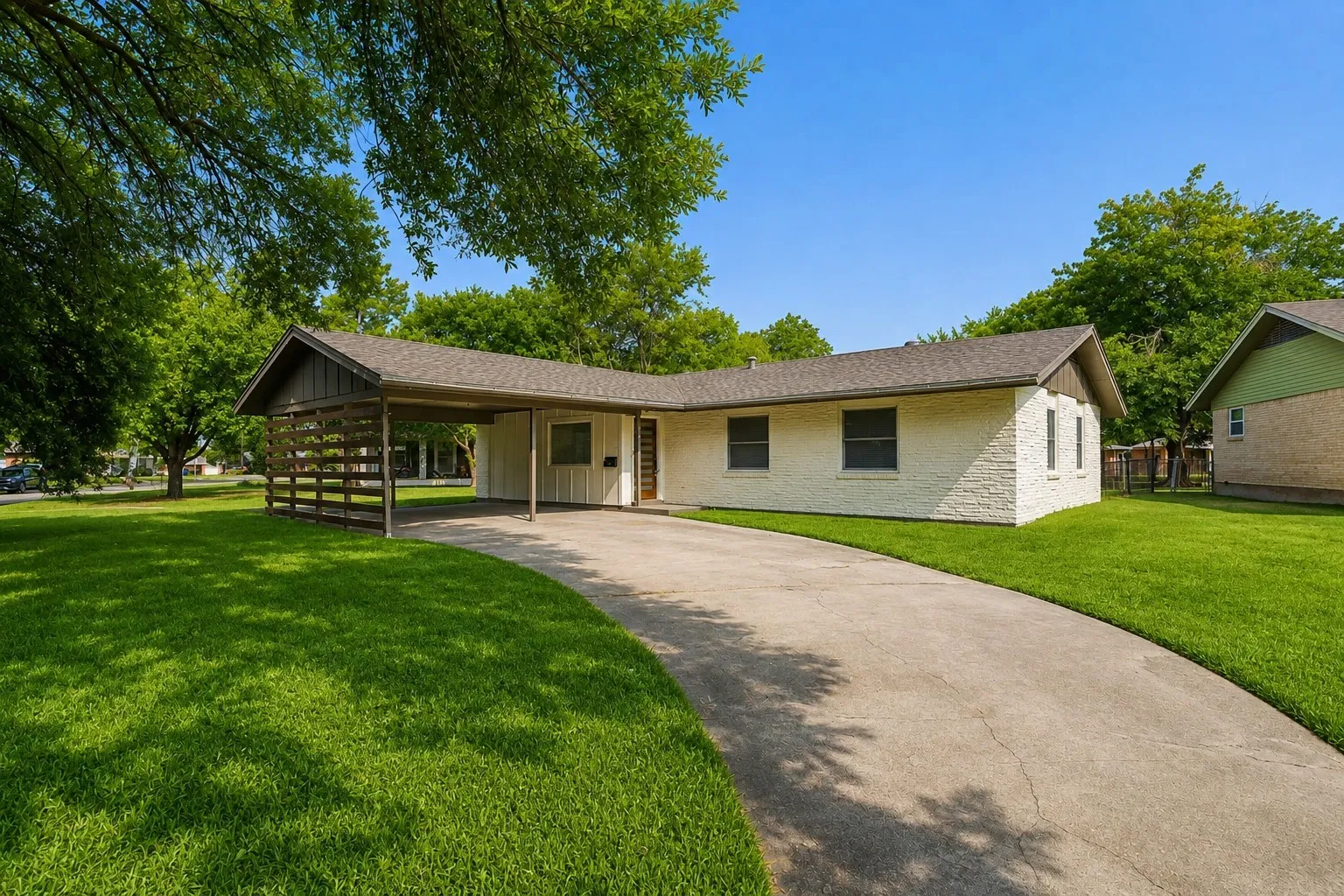 Other view of circle driveway