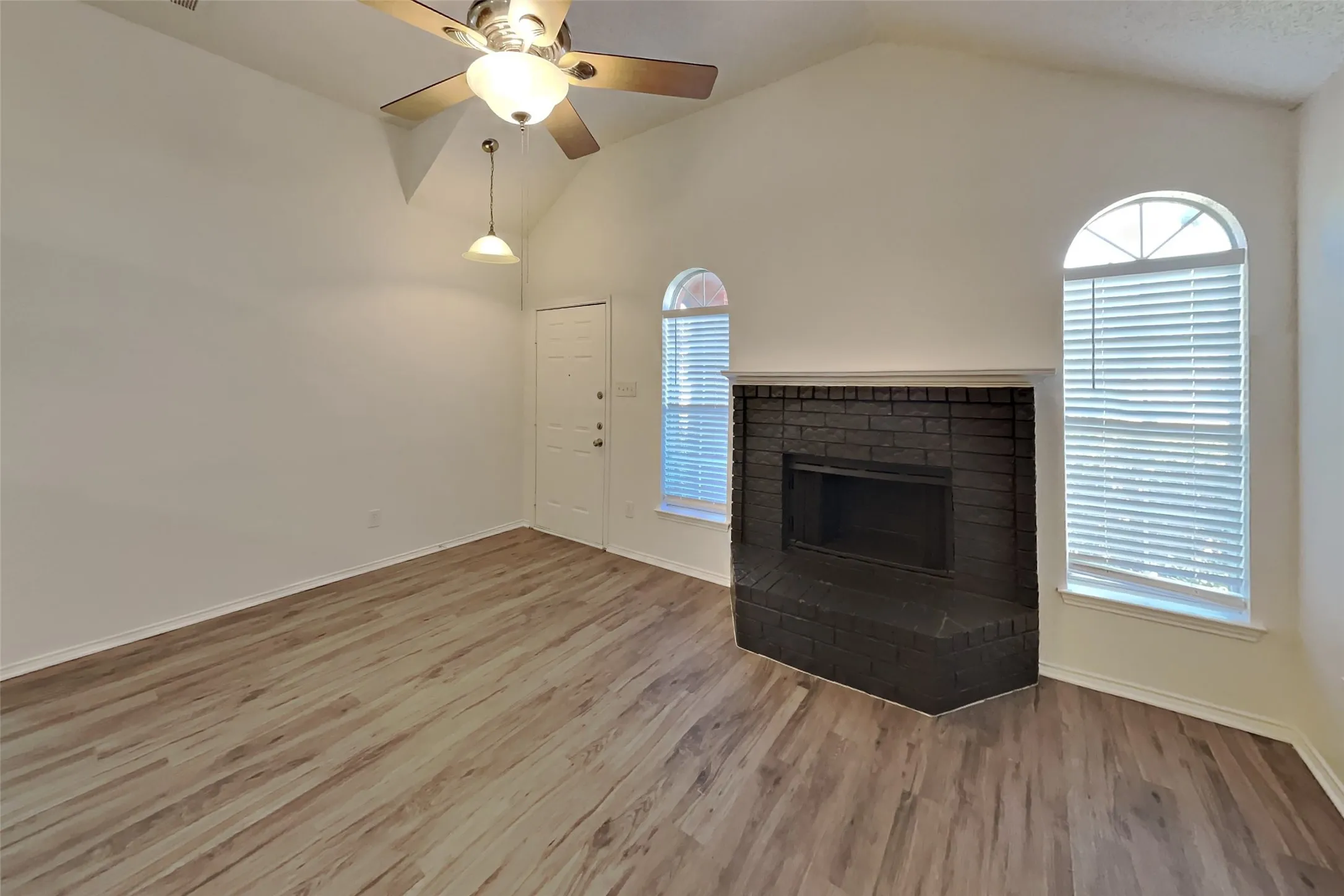 Single Family Residence For Rent in Collin County , 10761 Castle Drive, Frisco, Texas 75035, 3 Bedroom, 2 Bathroom, 2 Garage spaces, 1,698 Sqft, built in 1991, mls#21349721, Real Estate Agent in Frisco, Homes For Rent in Collin county, Homes For Rent in Frisco, Realtor in Frisco Texas, Real Estate Brokerage Independent Realty Texas, Luminita Cordes Realtor