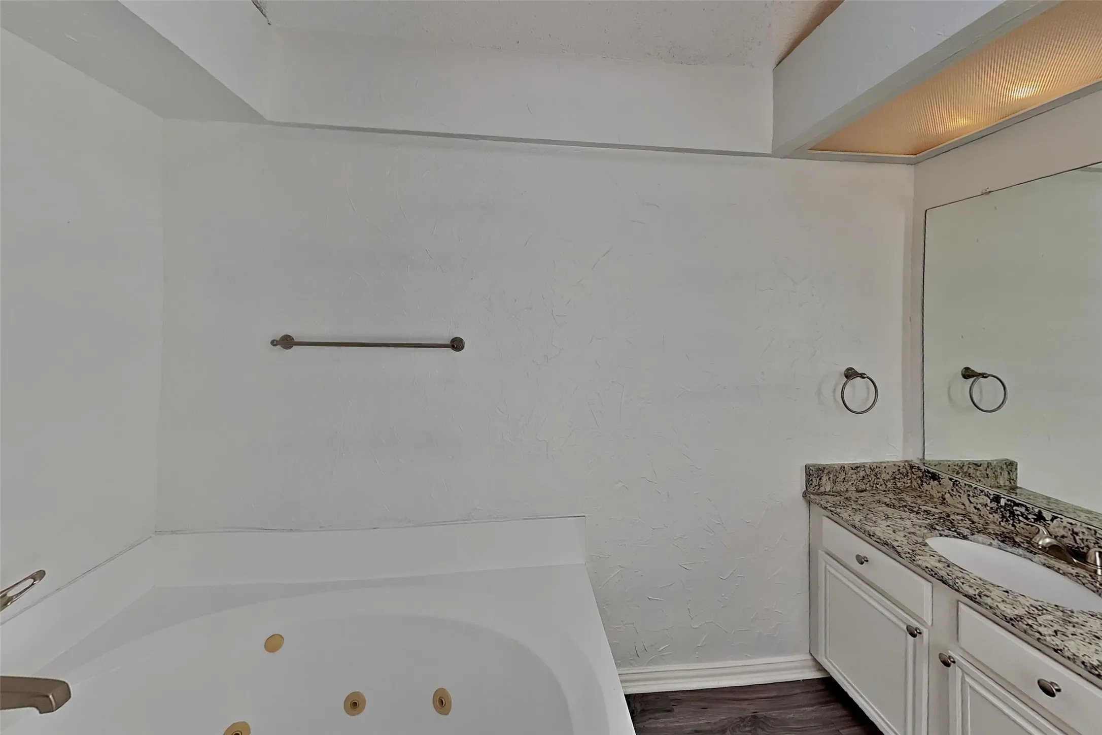 Single Family Residence For Rent in Collin County , 10761 Castle Drive, Frisco, Texas 75035, 3 Bedroom, 2 Bathroom, 2 Garage spaces, 1,698 Sqft, built in 1991, mls#21349721, Real Estate Agent in Frisco, Homes For Rent in Collin county, Homes For Rent in Frisco, Realtor in Frisco Texas, Real Estate Brokerage Independent Realty Texas, Luminita Cordes Realtor
