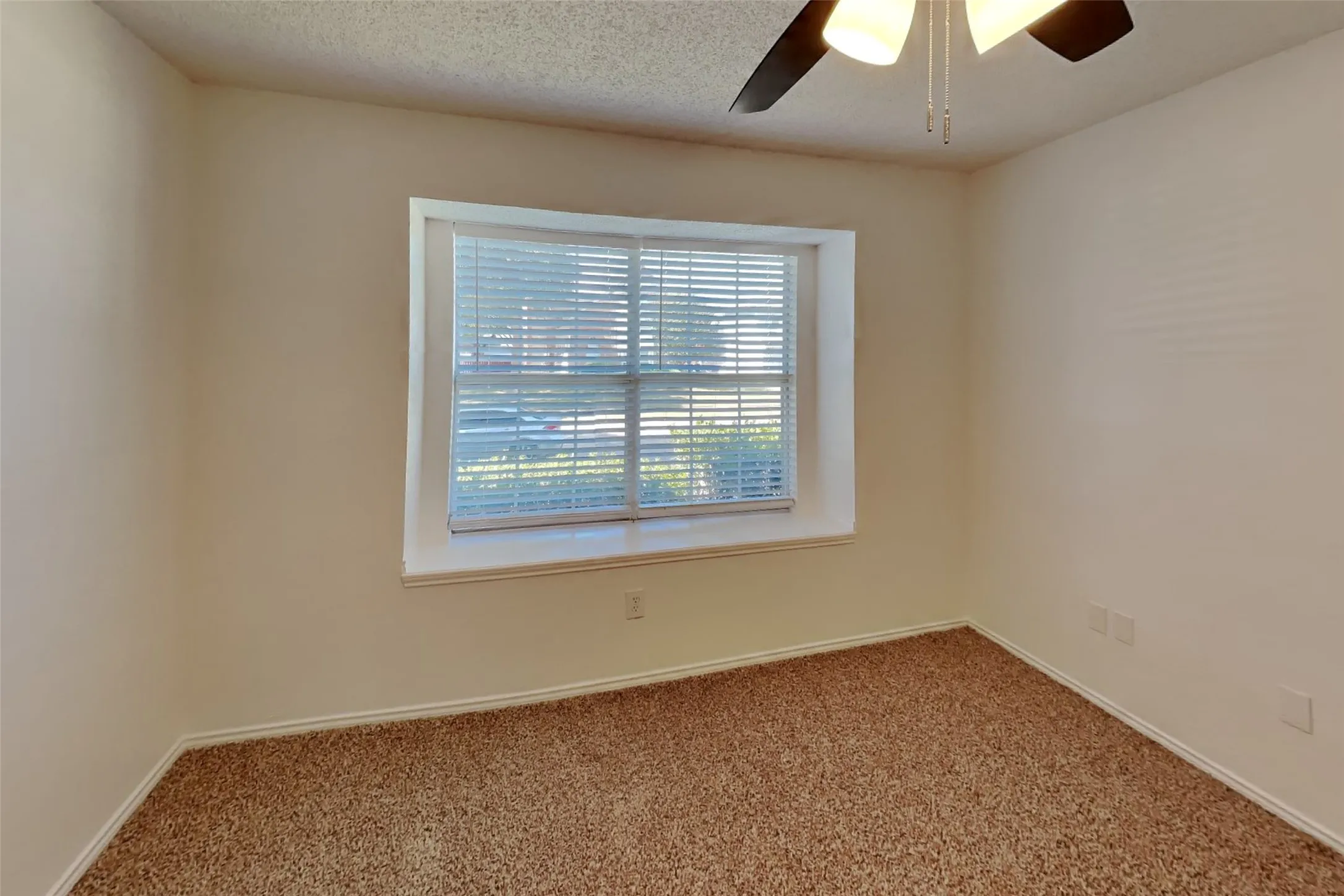 Single Family Residence For Rent in Collin County , 10761 Castle Drive, Frisco, Texas 75035, 3 Bedroom, 2 Bathroom, 2 Garage spaces, 1,698 Sqft, built in 1991, mls#21349721, Real Estate Agent in Frisco, Homes For Rent in Collin county, Homes For Rent in Frisco, Realtor in Frisco Texas, Real Estate Brokerage Independent Realty Texas, Luminita Cordes Realtor