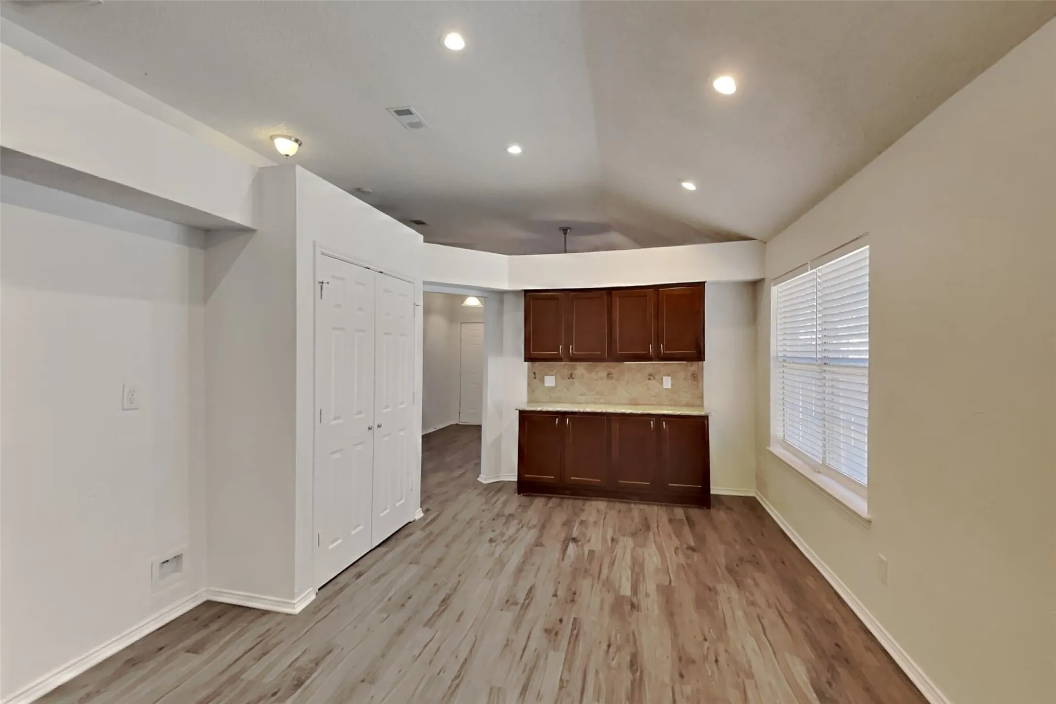 Single Family Residence For Rent in Collin County , 10761 Castle Drive, Frisco, Texas 75035, 3 Bedroom, 2 Bathroom, 2 Garage spaces, 1,698 Sqft, built in 1991, mls#21349721, Real Estate Agent in Frisco, Homes For Rent in Collin county, Homes For Rent in Frisco, Realtor in Frisco Texas, Real Estate Brokerage Independent Realty Texas, Luminita Cordes Realtor