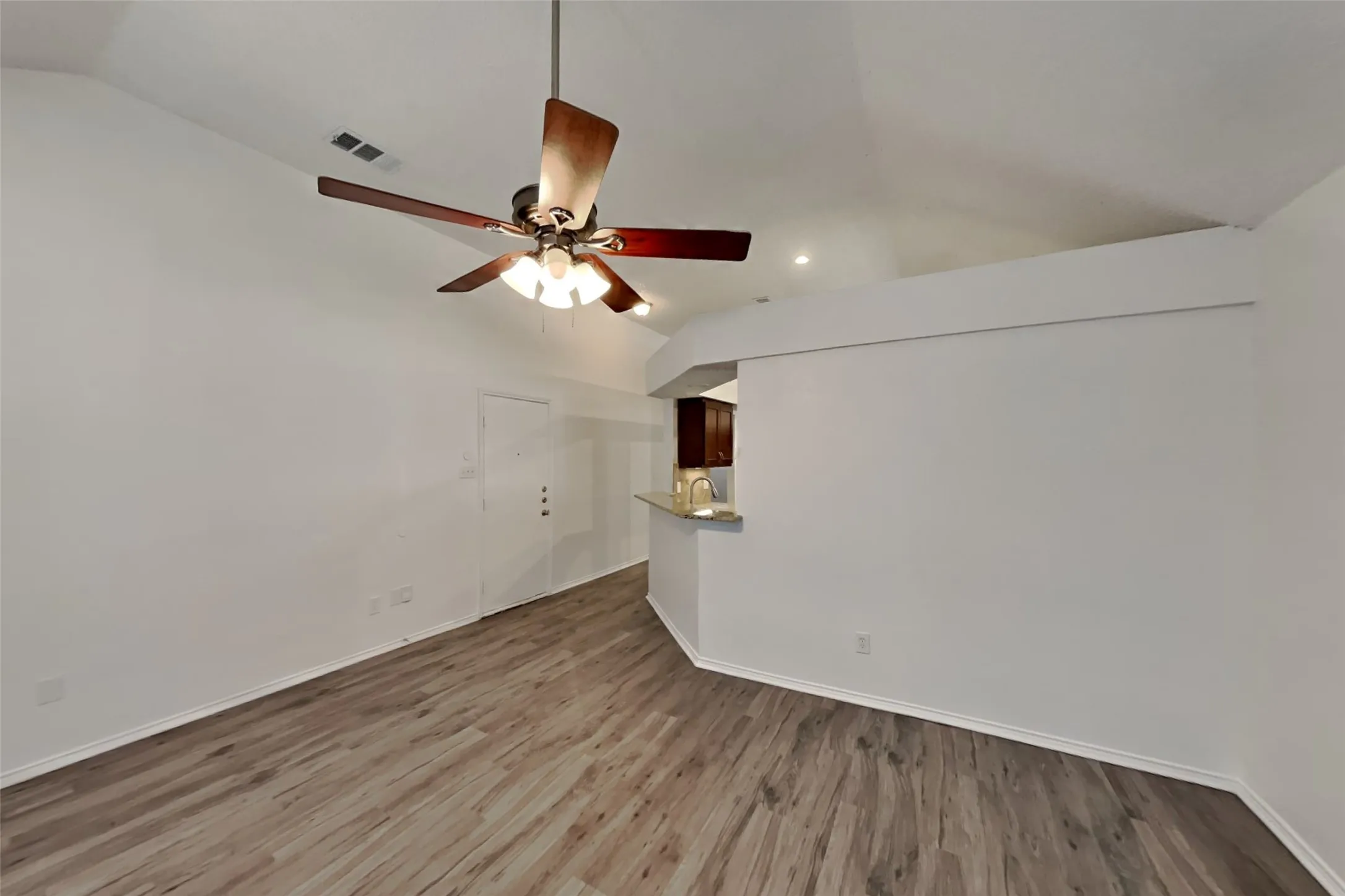 Single Family Residence For Rent in Collin County , 10761 Castle Drive, Frisco, Texas 75035, 3 Bedroom, 2 Bathroom, 2 Garage spaces, 1,698 Sqft, built in 1991, mls#21349721, Real Estate Agent in Frisco, Homes For Rent in Collin county, Homes For Rent in Frisco, Realtor in Frisco Texas, Real Estate Brokerage Independent Realty Texas, Luminita Cordes Realtor