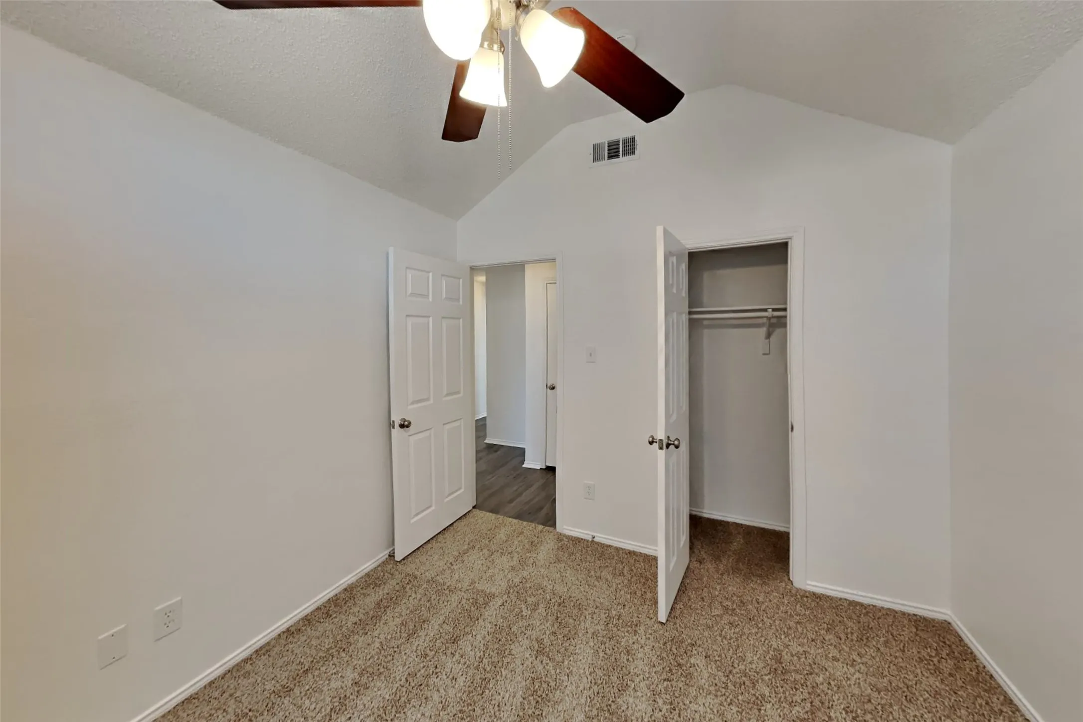 Single Family Residence For Rent in Collin County , 10761 Castle Drive, Frisco, Texas 75035, 3 Bedroom, 2 Bathroom, 2 Garage spaces, 1,698 Sqft, built in 1991, mls#21349721, Real Estate Agent in Frisco, Homes For Rent in Collin county, Homes For Rent in Frisco, Realtor in Frisco Texas, Real Estate Brokerage Independent Realty Texas, Luminita Cordes Realtor