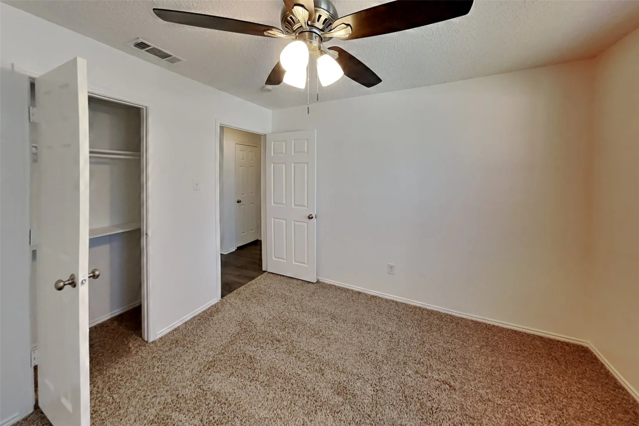 Single Family Residence For Rent in Collin County , 10761 Castle Drive, Frisco, Texas 75035, 3 Bedroom, 2 Bathroom, 2 Garage spaces, 1,698 Sqft, built in 1991, mls#21349721, Real Estate Agent in Frisco, Homes For Rent in Collin county, Homes For Rent in Frisco, Realtor in Frisco Texas, Real Estate Brokerage Independent Realty Texas, Luminita Cordes Realtor