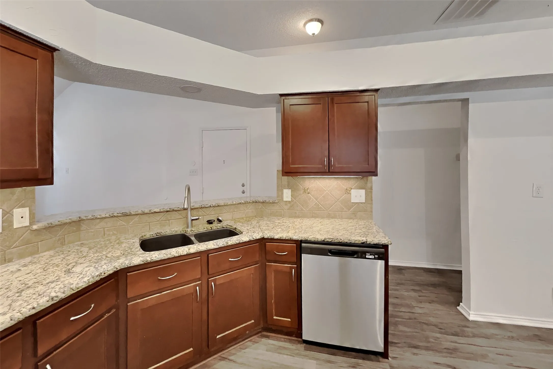Single Family Residence For Rent in Collin County , 10761 Castle Drive, Frisco, Texas 75035, 3 Bedroom, 2 Bathroom, 2 Garage spaces, 1,698 Sqft, built in 1991, mls#21349721, Real Estate Agent in Frisco, Homes For Rent in Collin county, Homes For Rent in Frisco, Realtor in Frisco Texas, Real Estate Brokerage Independent Realty Texas, Luminita Cordes Realtor