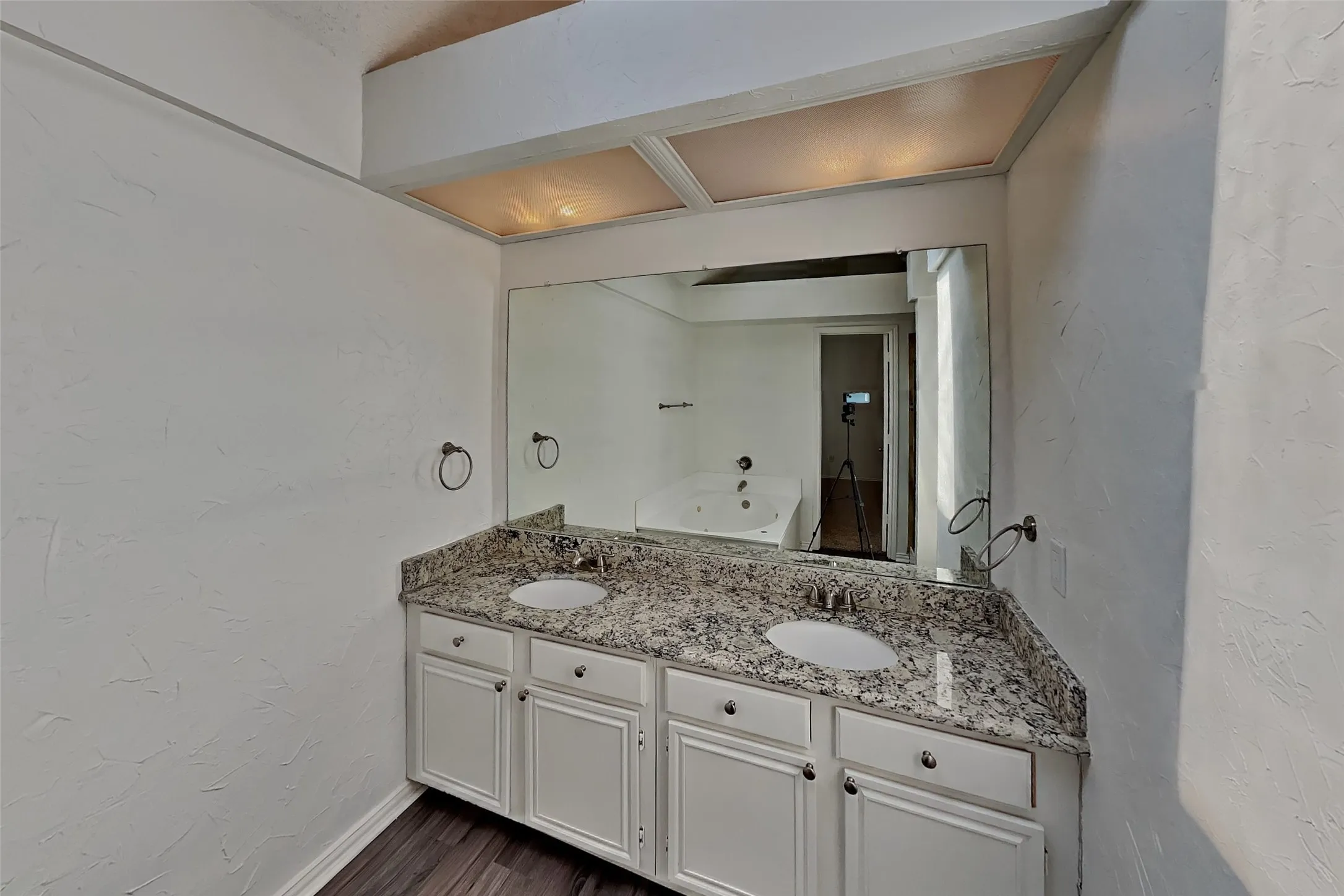 Single Family Residence For Rent in Collin County , 10761 Castle Drive, Frisco, Texas 75035, 3 Bedroom, 2 Bathroom, 2 Garage spaces, 1,698 Sqft, built in 1991, mls#21349721, Real Estate Agent in Frisco, Homes For Rent in Collin county, Homes For Rent in Frisco, Realtor in Frisco Texas, Real Estate Brokerage Independent Realty Texas, Luminita Cordes Realtor