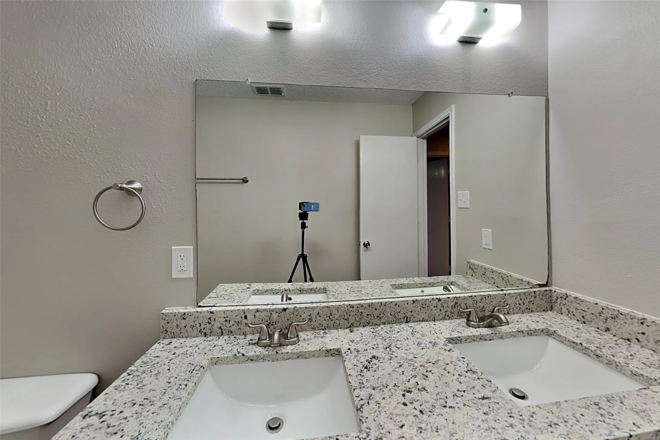 Single Family Residence For Rent in Denton County , 2257 Bradford Pear Drive, Little Elm, Texas 75068, 3 Bedroom, 3 Bathroom, 2 Garage spaces, 2,318 Sqft, built in 2000, mls#21349723, Real Estate Agent in Little Elm, Homes For Rent in Denton county, Homes For Rent in Little Elm, Realtor in Little Elm Texas, Real Estate Brokerage Independent Realty Texas, Luminita Cordes Realtor