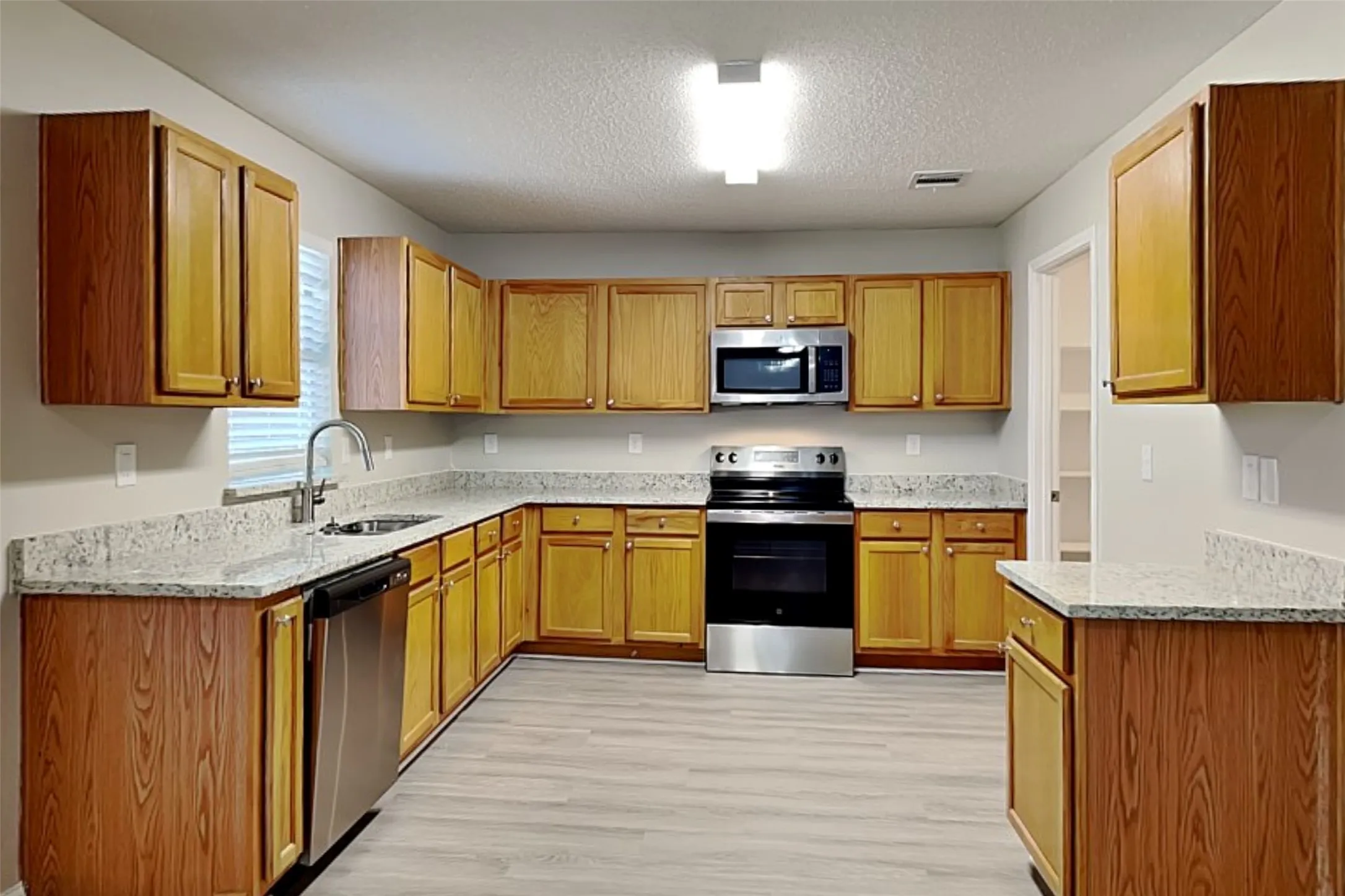 Single Family Residence For Rent in Denton County , 2257 Bradford Pear Drive, Little Elm, Texas 75068, 3 Bedroom, 3 Bathroom, 2 Garage spaces, 2,318 Sqft, built in 2000, mls#21349723, Real Estate Agent in Little Elm, Homes For Rent in Denton county, Homes For Rent in Little Elm, Realtor in Little Elm Texas, Real Estate Brokerage Independent Realty Texas, Luminita Cordes Realtor