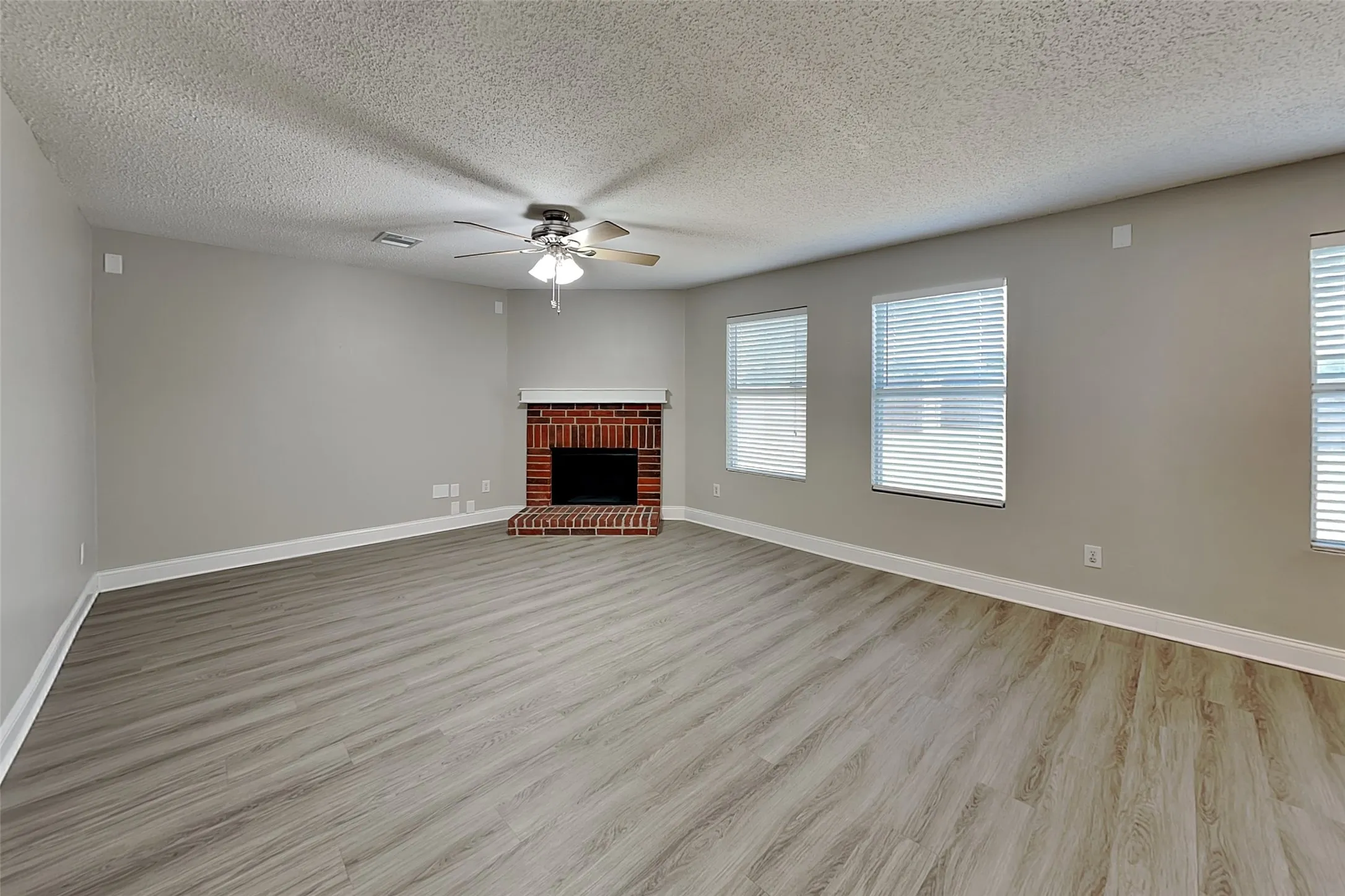 Single Family Residence For Rent in Denton County , 2257 Bradford Pear Drive, Little Elm, Texas 75068, 3 Bedroom, 3 Bathroom, 2 Garage spaces, 2,318 Sqft, built in 2000, mls#21349723, Real Estate Agent in Little Elm, Homes For Rent in Denton county, Homes For Rent in Little Elm, Realtor in Little Elm Texas, Real Estate Brokerage Independent Realty Texas, Luminita Cordes Realtor