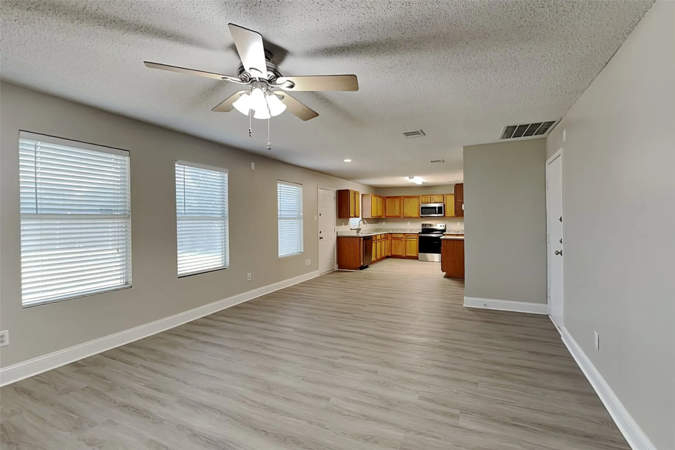 Single Family Residence For Rent in Denton County , 2257 Bradford Pear Drive, Little Elm, Texas 75068, 3 Bedroom, 3 Bathroom, 2 Garage spaces, 2,318 Sqft, built in 2000, mls#21349723, Real Estate Agent in Little Elm, Homes For Rent in Denton county, Homes For Rent in Little Elm, Realtor in Little Elm Texas, Real Estate Brokerage Independent Realty Texas, Luminita Cordes Realtor
