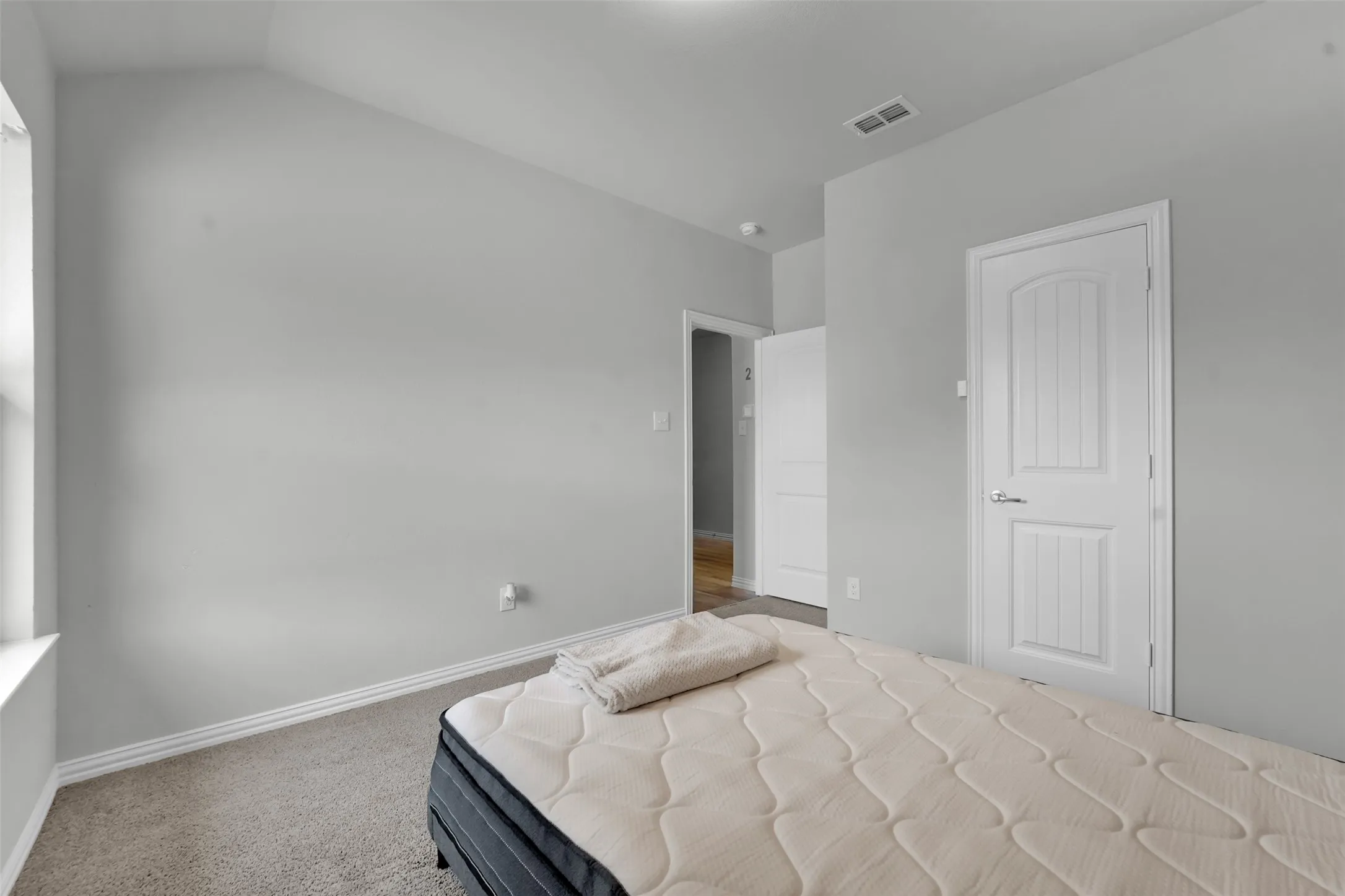 Single Family Residence For Rent in Tarrant County , 5165 Glen Eden Drive, Fort Worth, Texas 76119, 4 Bedroom, 2 Bathroom, 2 Garage spaces, 1,672 Sqft, built in 2018, mls#21346712, Real Estate Agent in Fort Worth, Homes For Rent in Tarrant county, Homes For Rent in Fort Worth, Realtor in Fort Worth Texas, Real Estate Brokerage Independent Realty Texas, Luminita Cordes Realtor