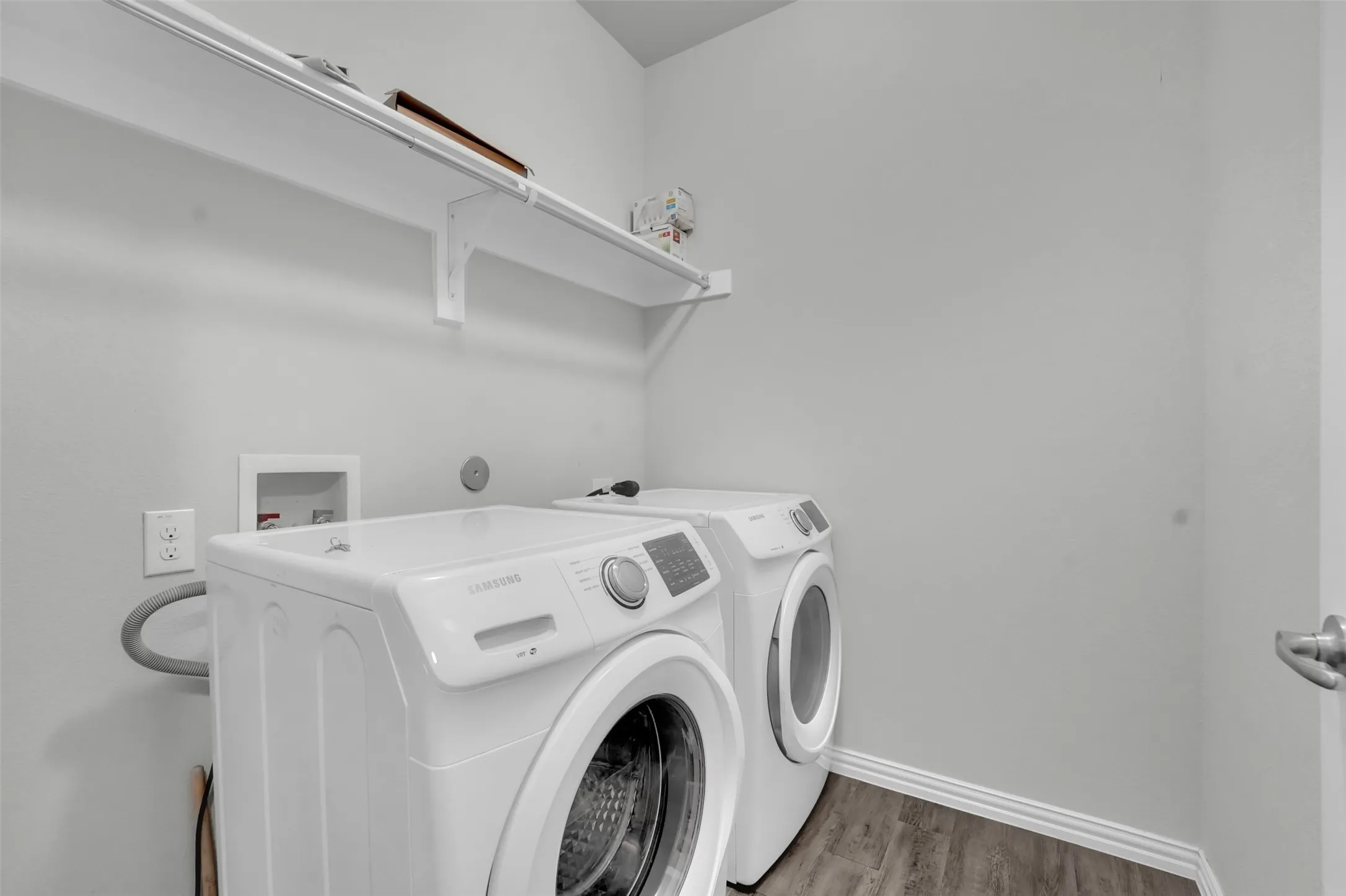 Single Family Residence For Rent in Tarrant County , 5165 Glen Eden Drive, Fort Worth, Texas 76119, 4 Bedroom, 2 Bathroom, 2 Garage spaces, 1,672 Sqft, built in 2018, mls#21346712, Real Estate Agent in Fort Worth, Homes For Rent in Tarrant county, Homes For Rent in Fort Worth, Realtor in Fort Worth Texas, Real Estate Brokerage Independent Realty Texas, Luminita Cordes Realtor