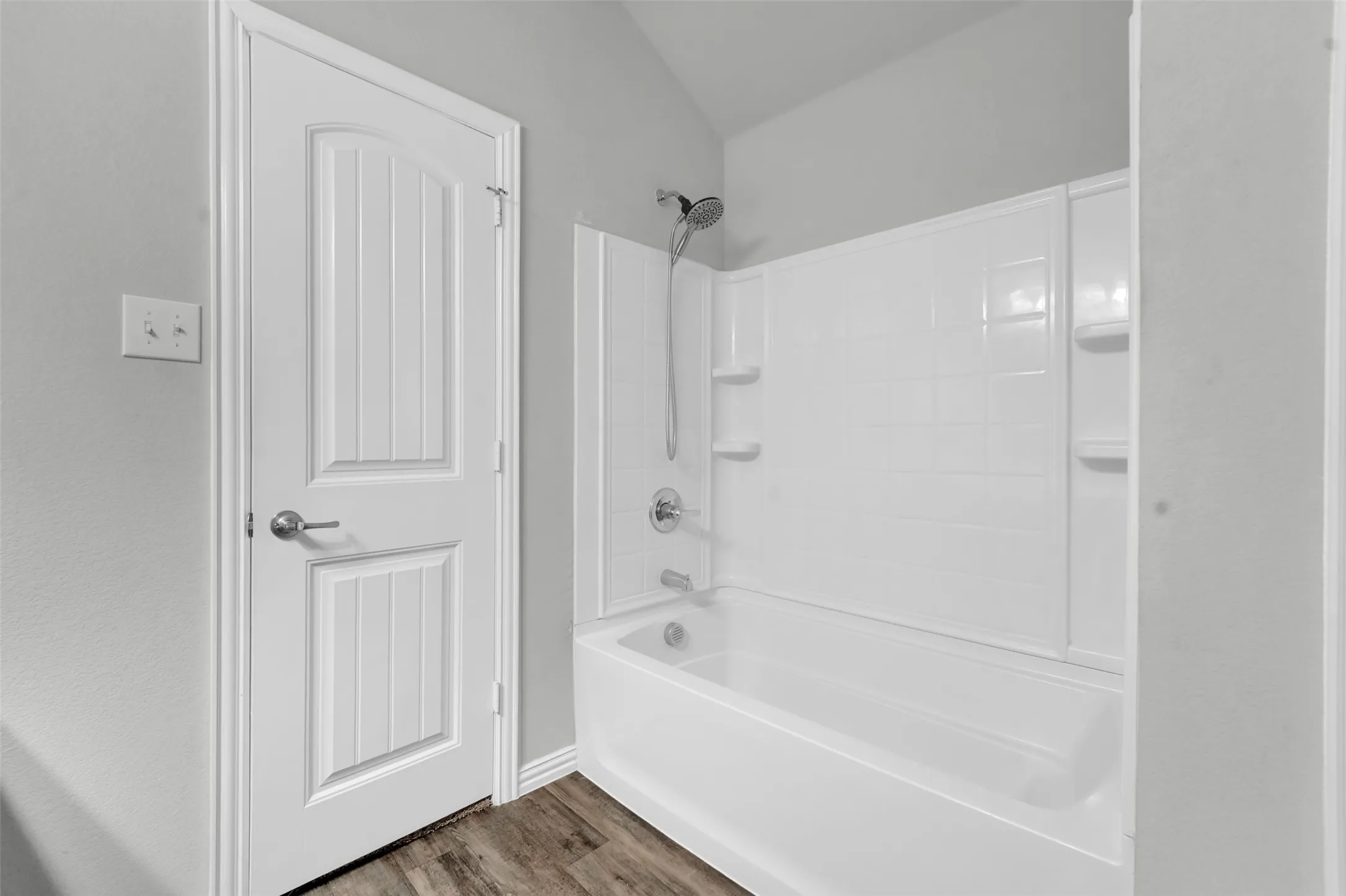Single Family Residence For Rent in Tarrant County , 5165 Glen Eden Drive, Fort Worth, Texas 76119, 4 Bedroom, 2 Bathroom, 2 Garage spaces, 1,672 Sqft, built in 2018, mls#21346712, Real Estate Agent in Fort Worth, Homes For Rent in Tarrant county, Homes For Rent in Fort Worth, Realtor in Fort Worth Texas, Real Estate Brokerage Independent Realty Texas, Luminita Cordes Realtor