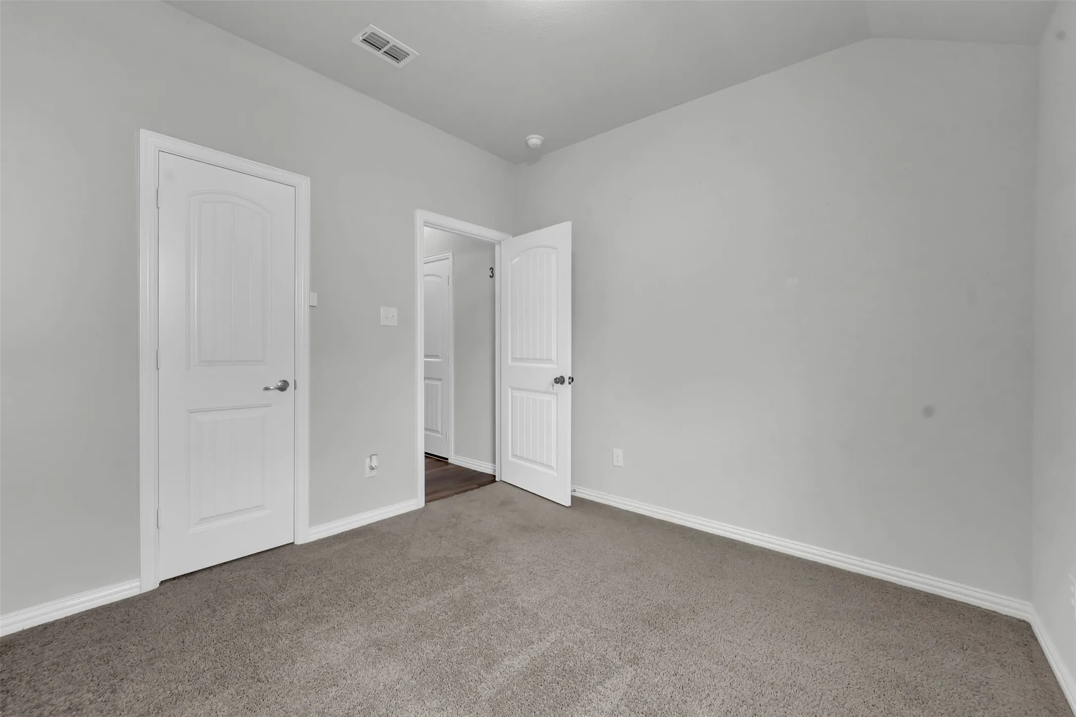 Single Family Residence For Rent in Tarrant County , 5165 Glen Eden Drive, Fort Worth, Texas 76119, 4 Bedroom, 2 Bathroom, 2 Garage spaces, 1,672 Sqft, built in 2018, mls#21346712, Real Estate Agent in Fort Worth, Homes For Rent in Tarrant county, Homes For Rent in Fort Worth, Realtor in Fort Worth Texas, Real Estate Brokerage Independent Realty Texas, Luminita Cordes Realtor