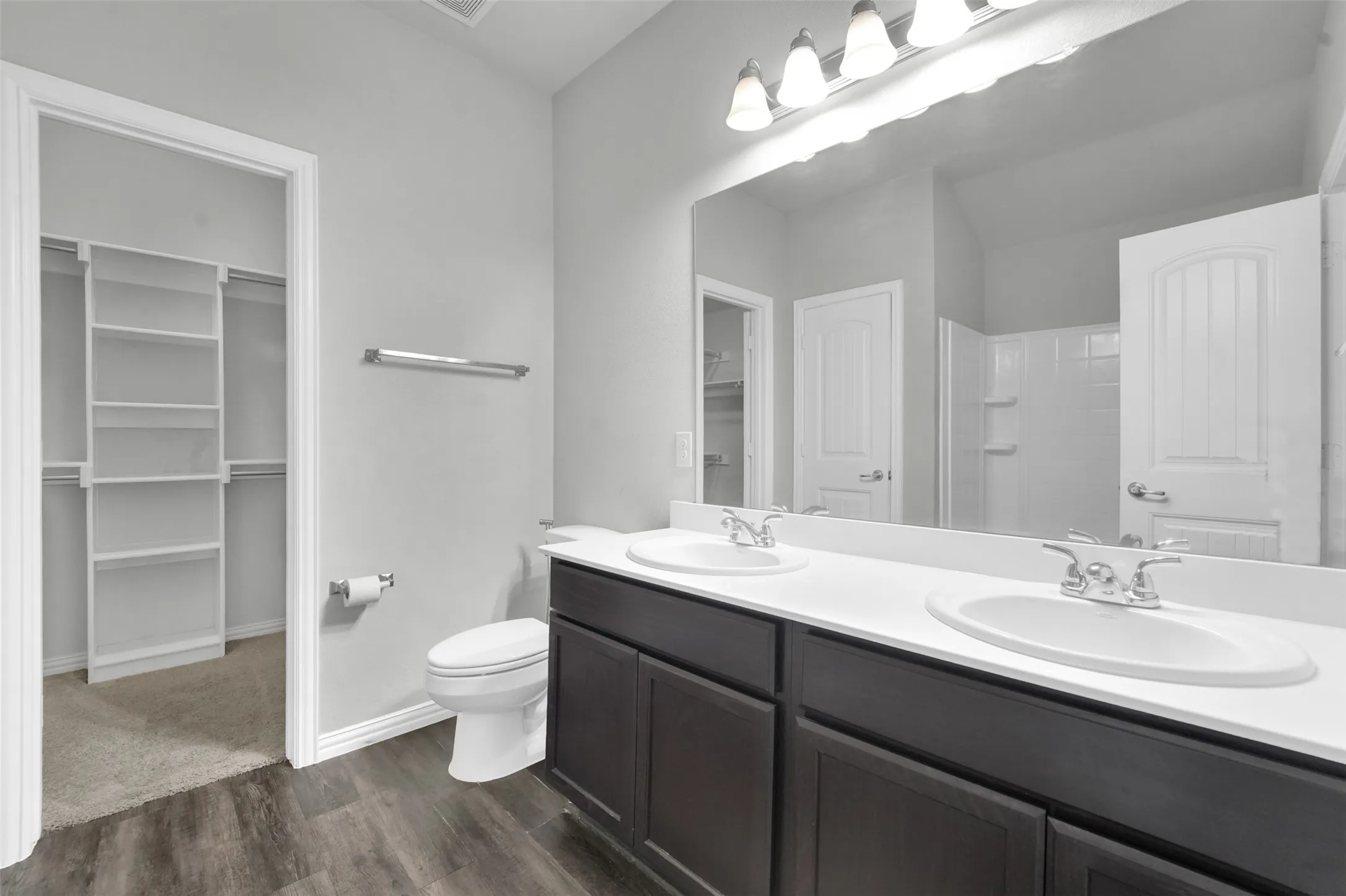 Single Family Residence For Rent in Tarrant County , 5165 Glen Eden Drive, Fort Worth, Texas 76119, 4 Bedroom, 2 Bathroom, 2 Garage spaces, 1,672 Sqft, built in 2018, mls#21346712, Real Estate Agent in Fort Worth, Homes For Rent in Tarrant county, Homes For Rent in Fort Worth, Realtor in Fort Worth Texas, Real Estate Brokerage Independent Realty Texas, Luminita Cordes Realtor